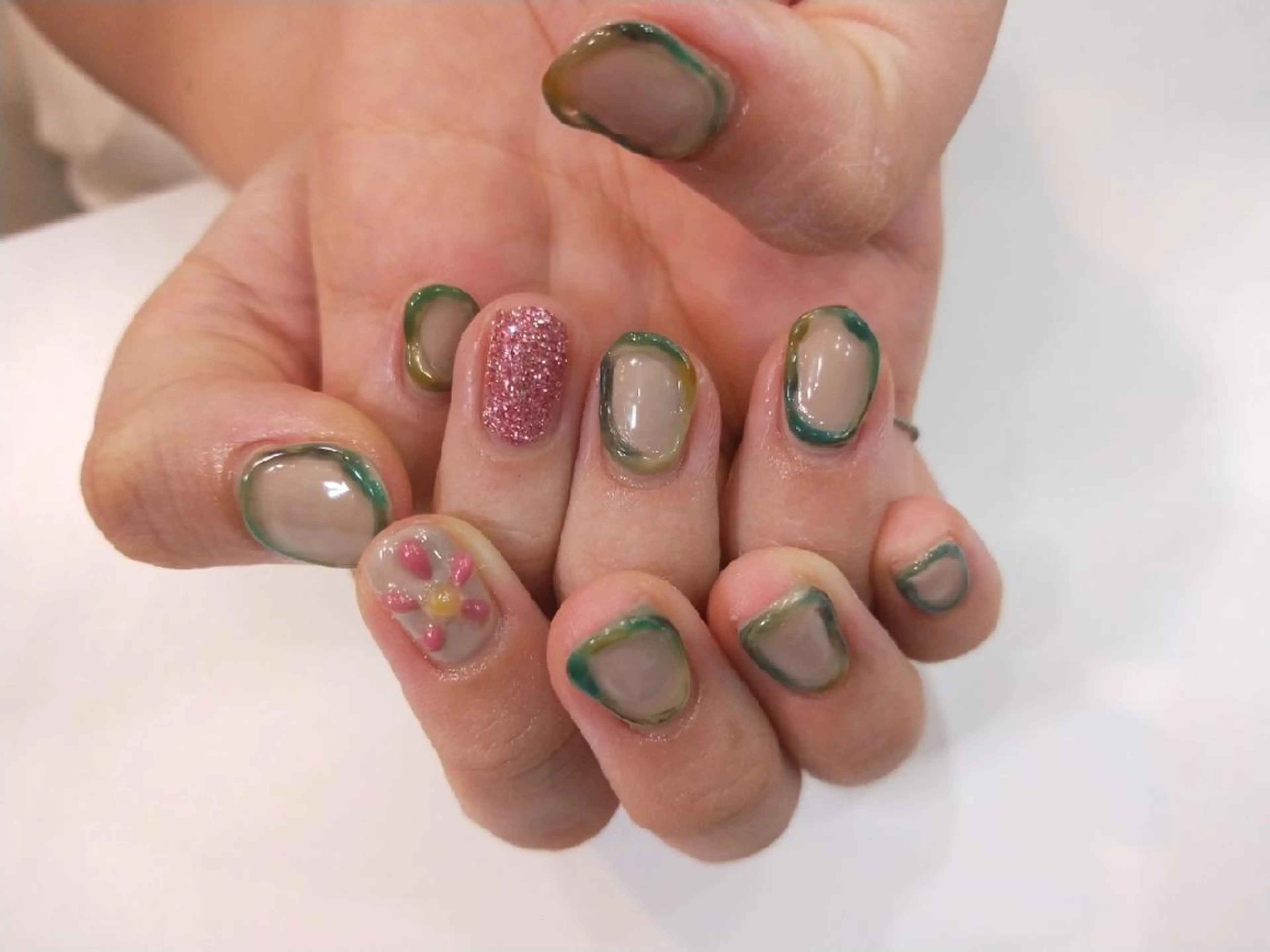 ネイル ハンドネイル ハンドケア はばすみれ🎀ﾈｲﾙ 光ﾌｪｲｼｬﾙ ﾍｱのネイルデザイン