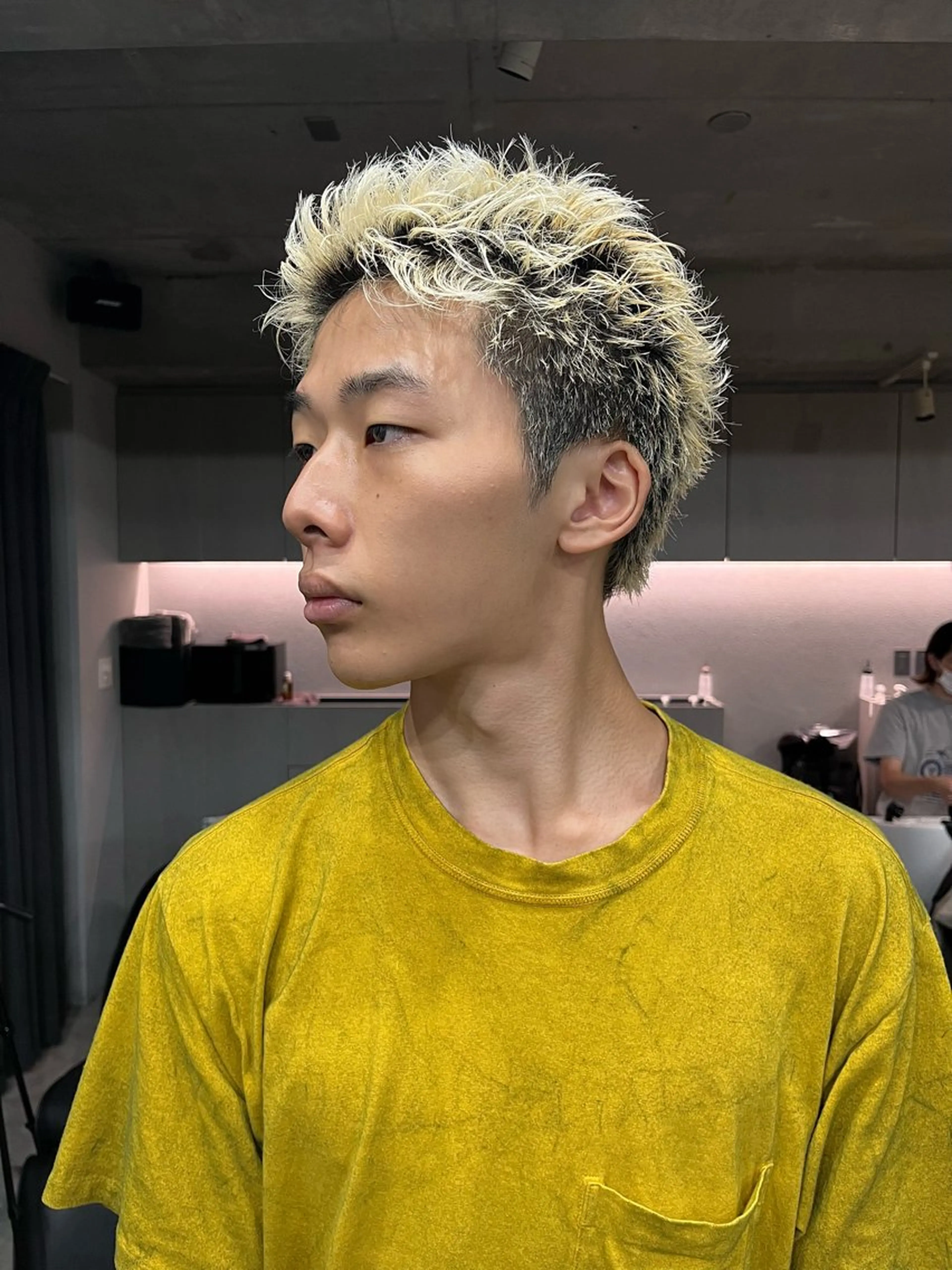 ショート メンズ カット 曲がる縮毛矯正 センターパートのヘアスタイル