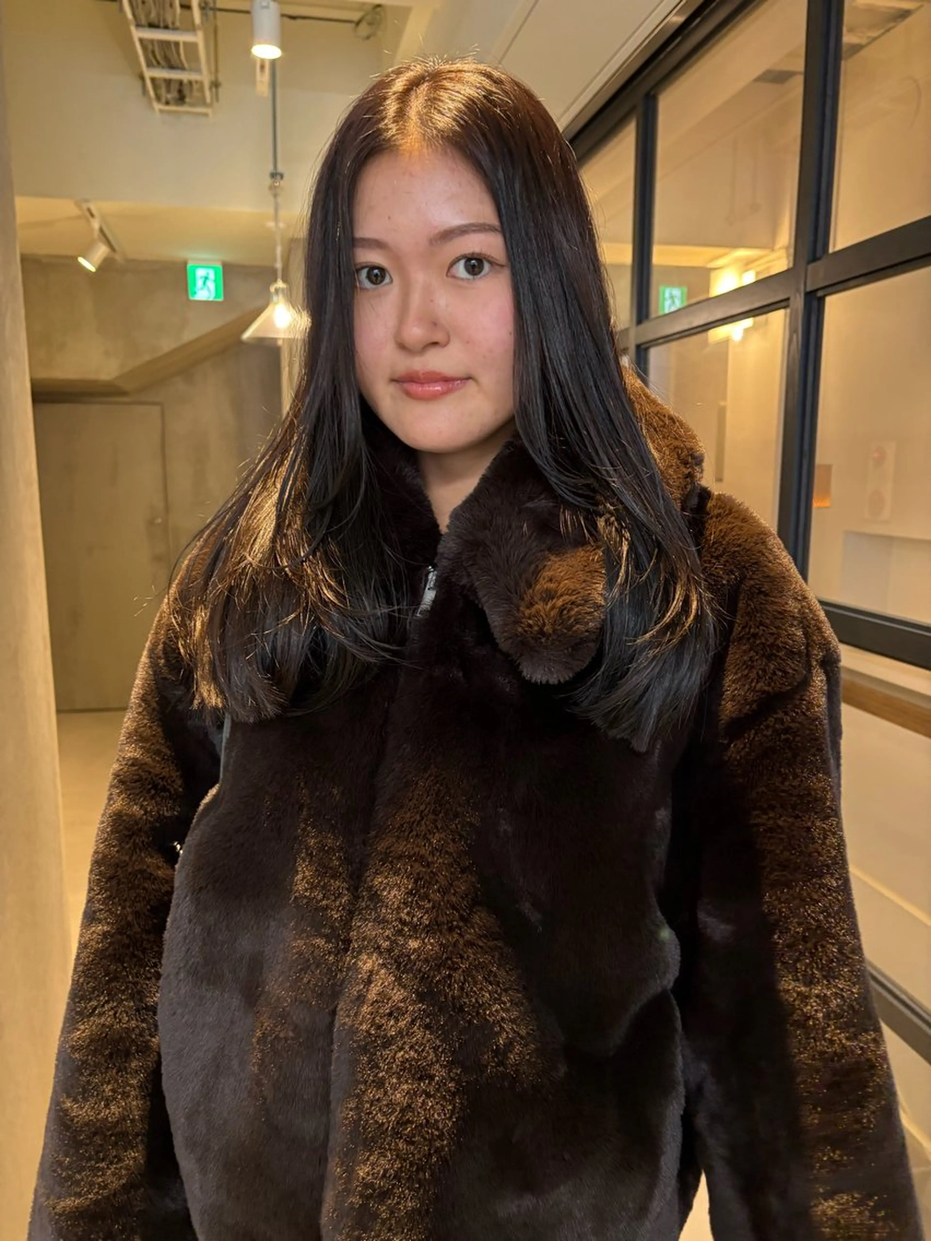 セミロング マツイ モモノのヘアスタイル