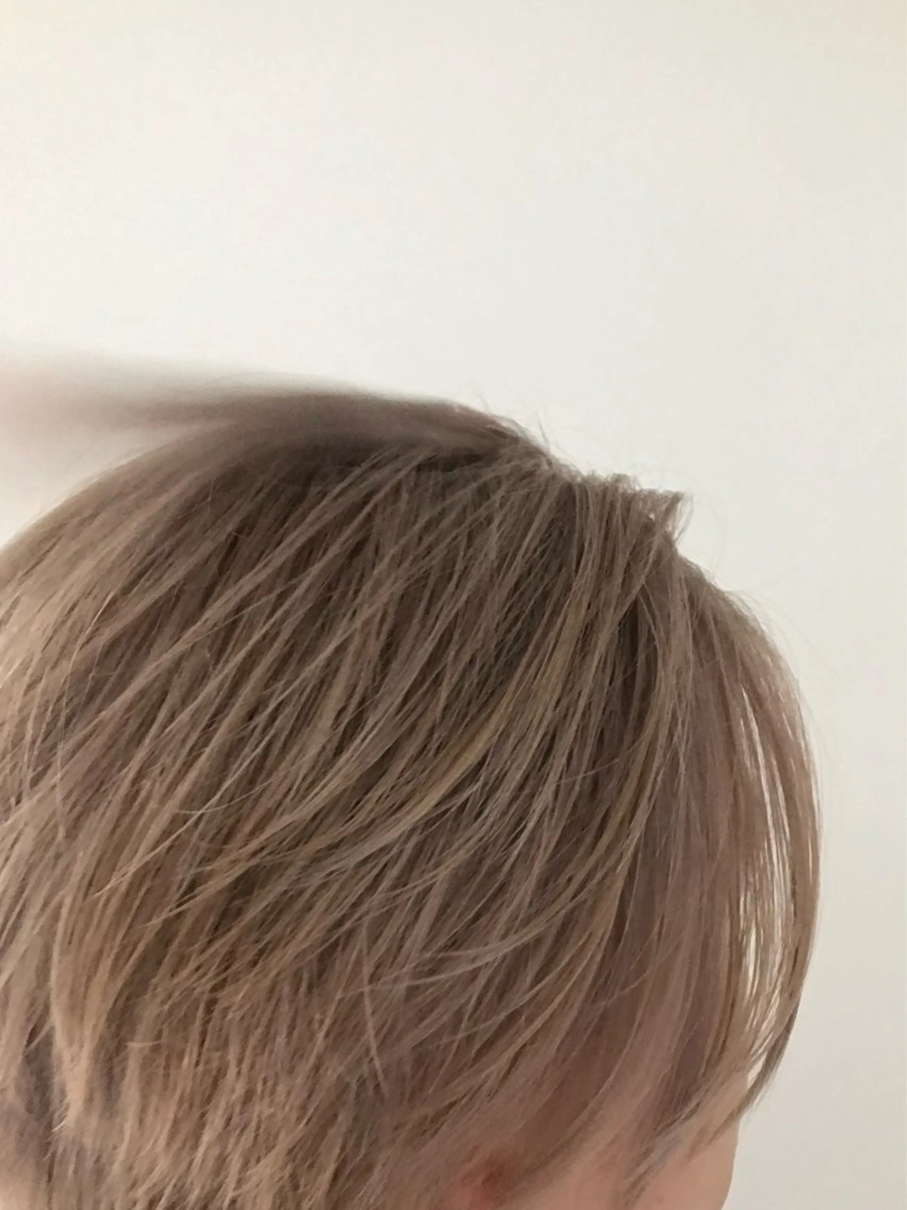 ショート カラー ブリーチ ヘアカラー kosoraレイヤー ハイトーン/デザインのヘアスタイル