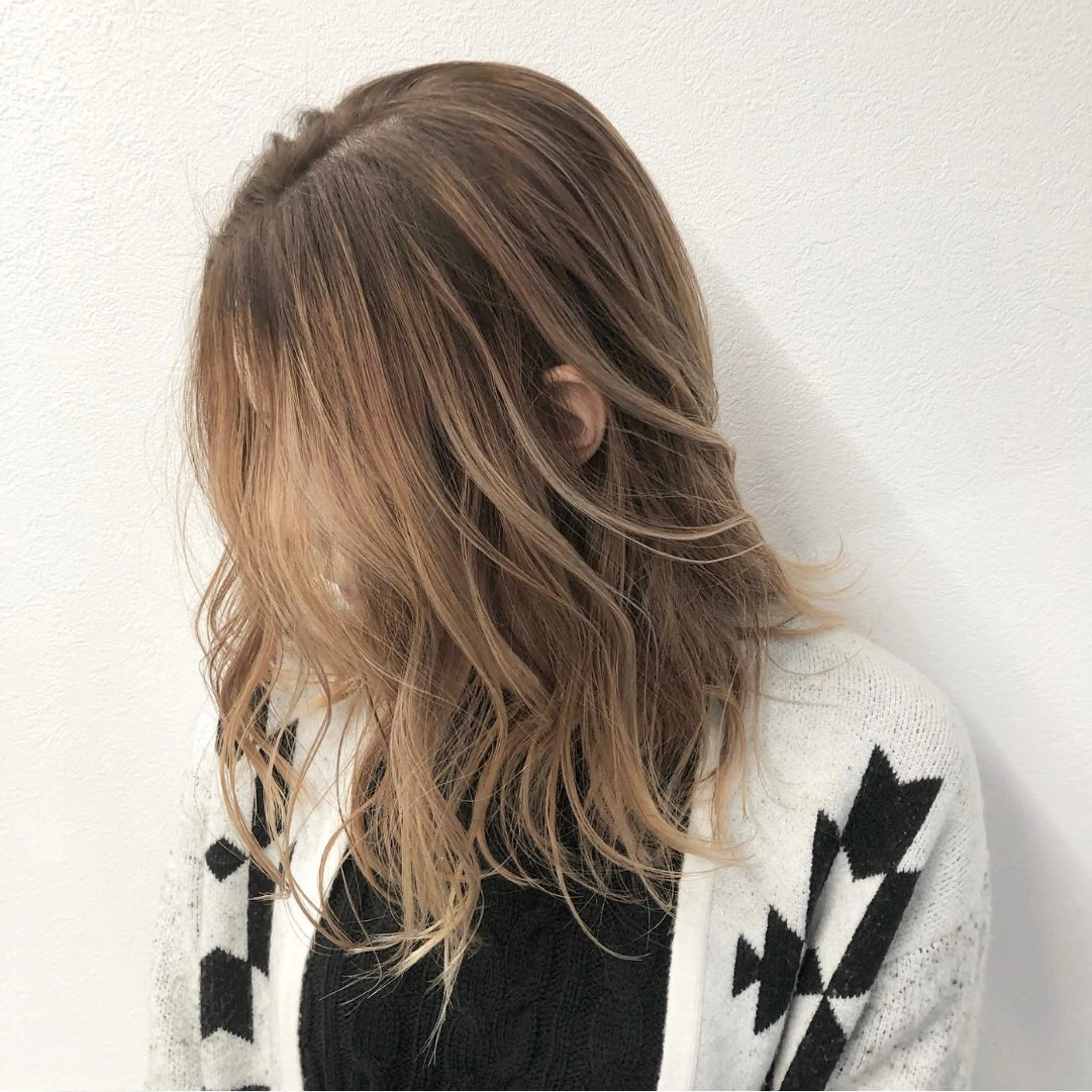 ミディアム カラー ヘアアレンジ ショートボブ シールエクステ バレイヤージュ ブリーチ デザインカラー アンドウ ユウ/ レイヤーカット/韓国のヘアスタイル