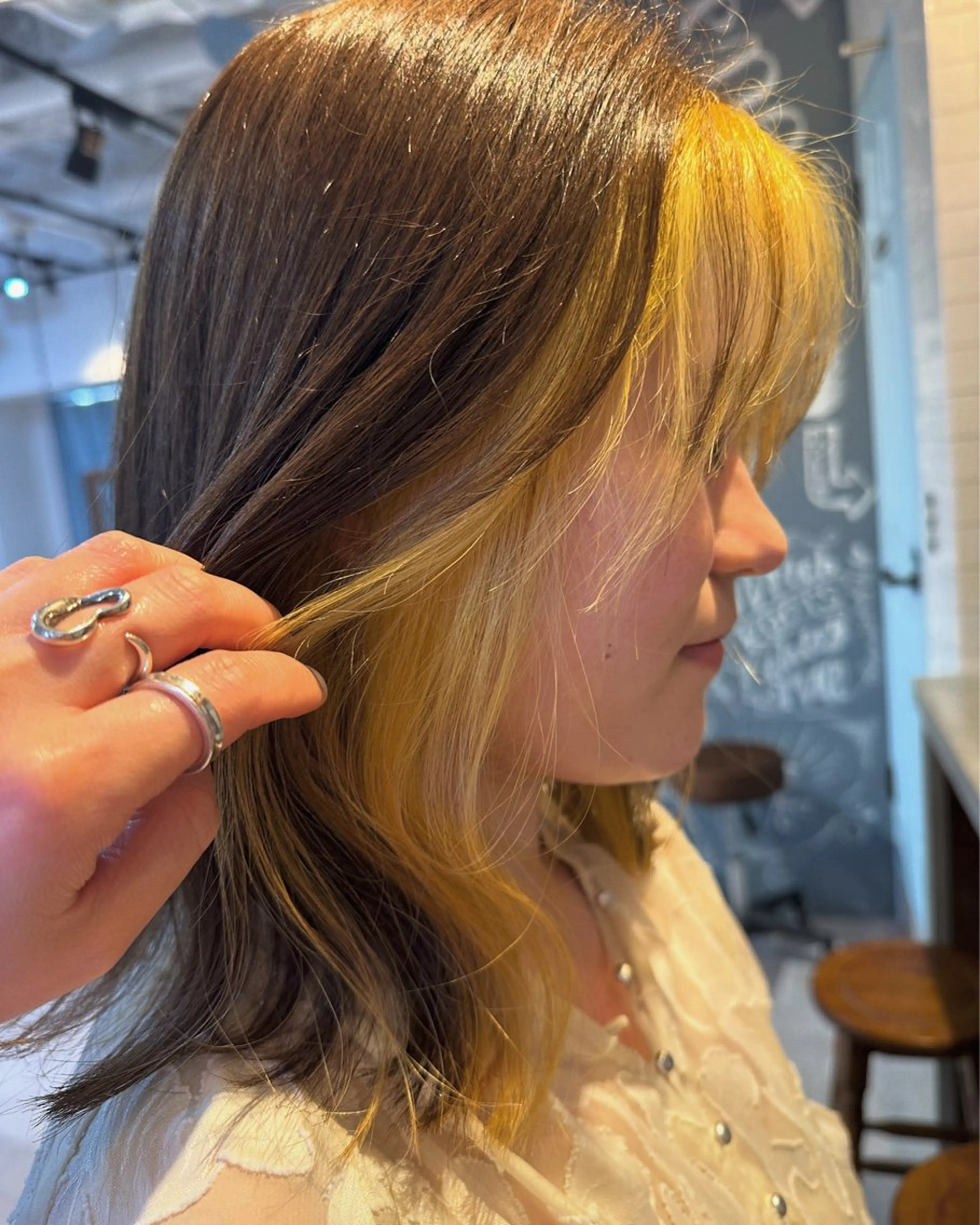 ミディアム カラー ミストバング ブリーチ  フェイスフレーミング インナーカラー イエローカラー ヘアカラー トリートメント 七井 香奈 (なないかな)のヘアスタイル