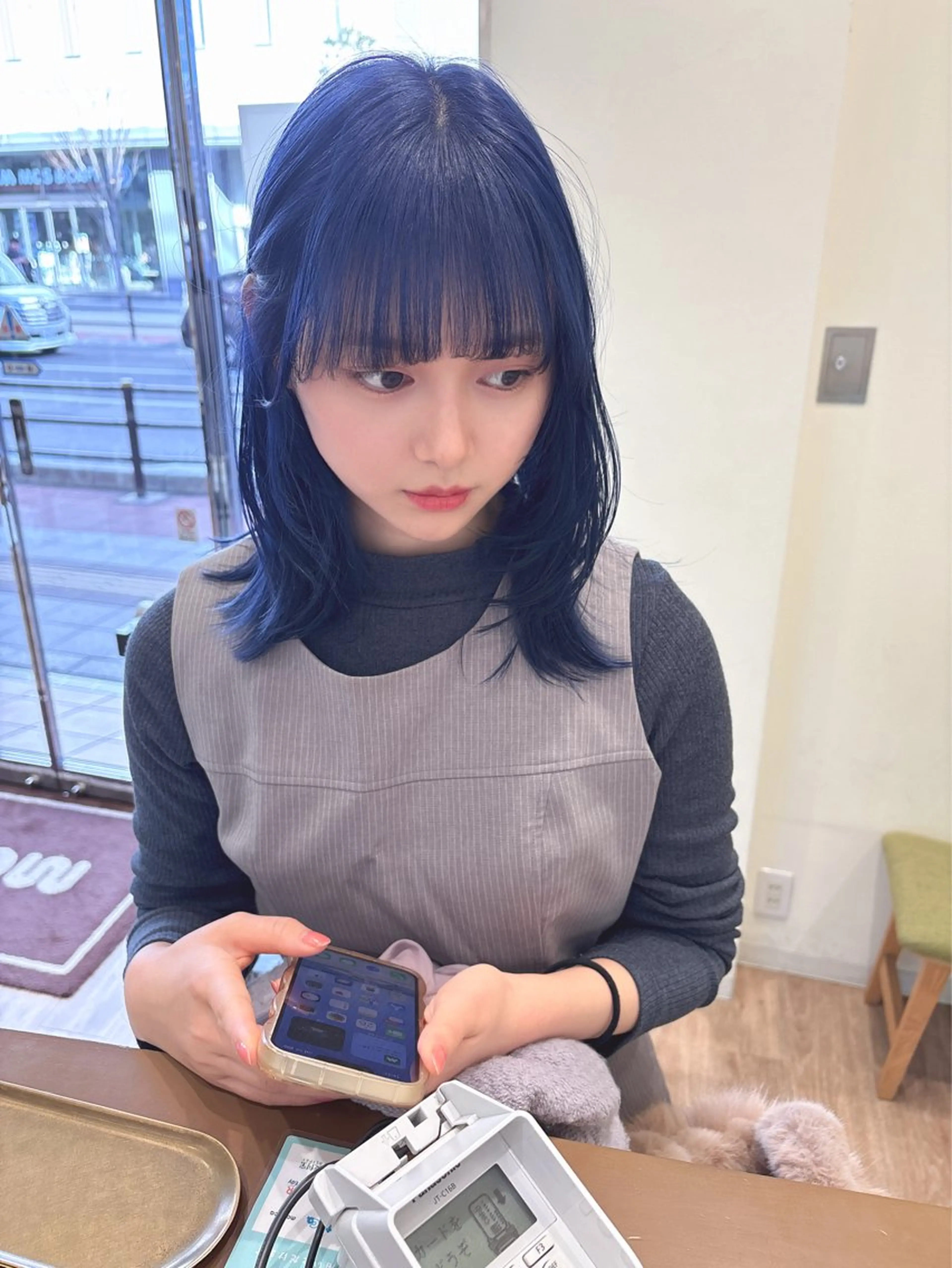 セミロング カラー ブリーチ ケアブリーチ ハイトーンカラー ネイビーカラー ヘアカラー トリートメント ケアブリーチ 坪井佑樹のヘアスタイル