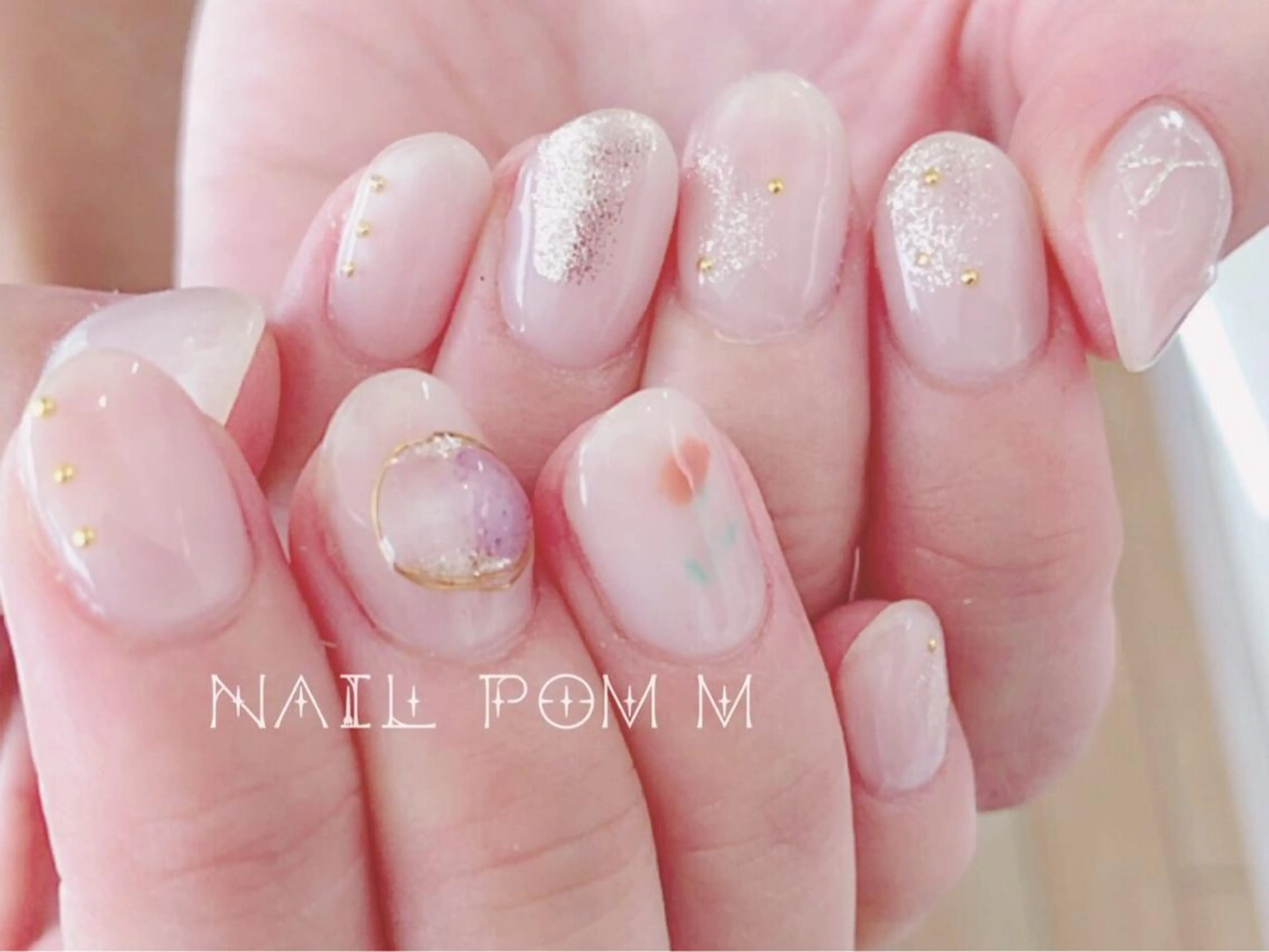 ネイル 持ち込み オフィスネイル シンプルネイル naiL pom.Mのネイルデザイン