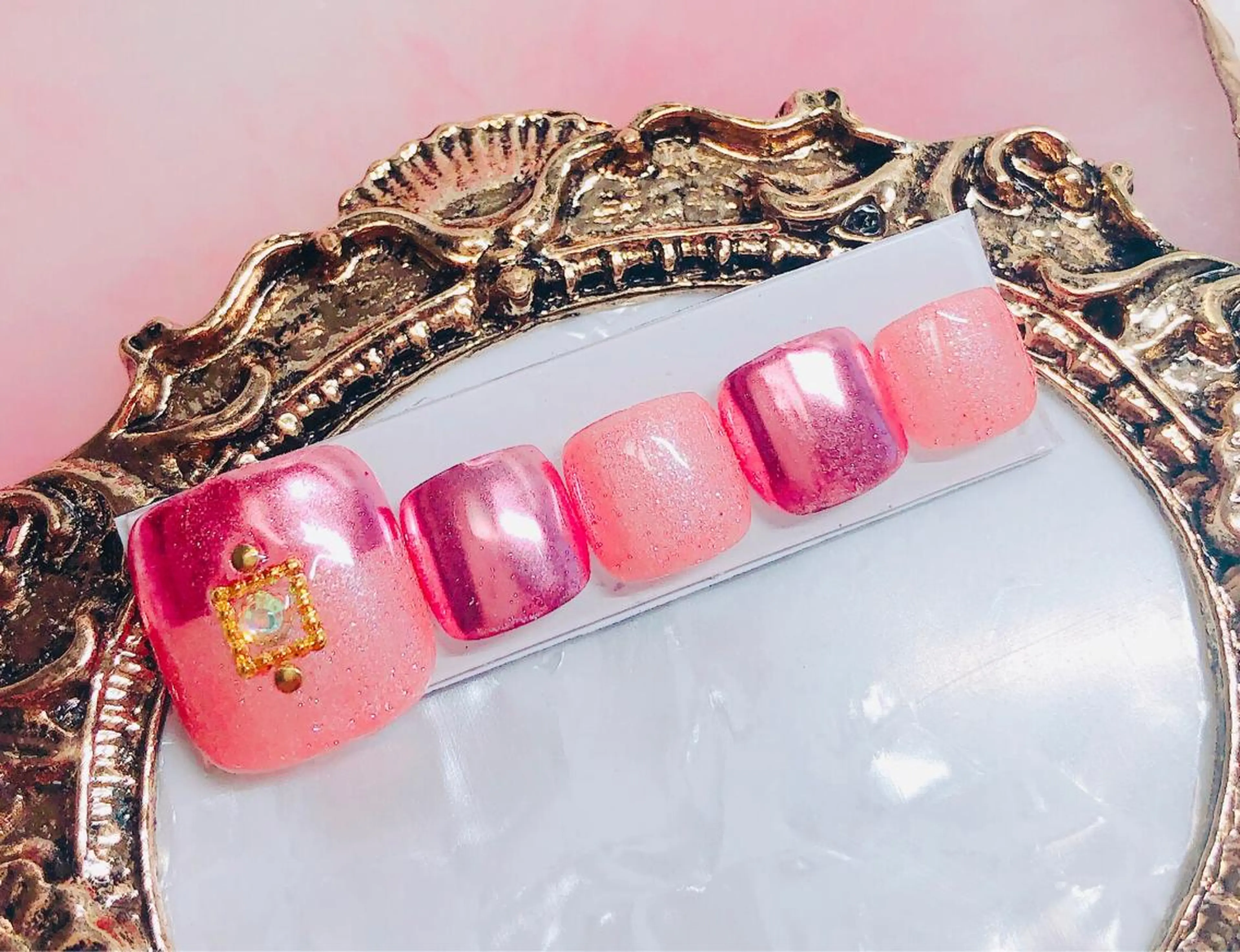 ネイル フットネイル フットネイル CROWN プライベートサロンのネイルデザイン