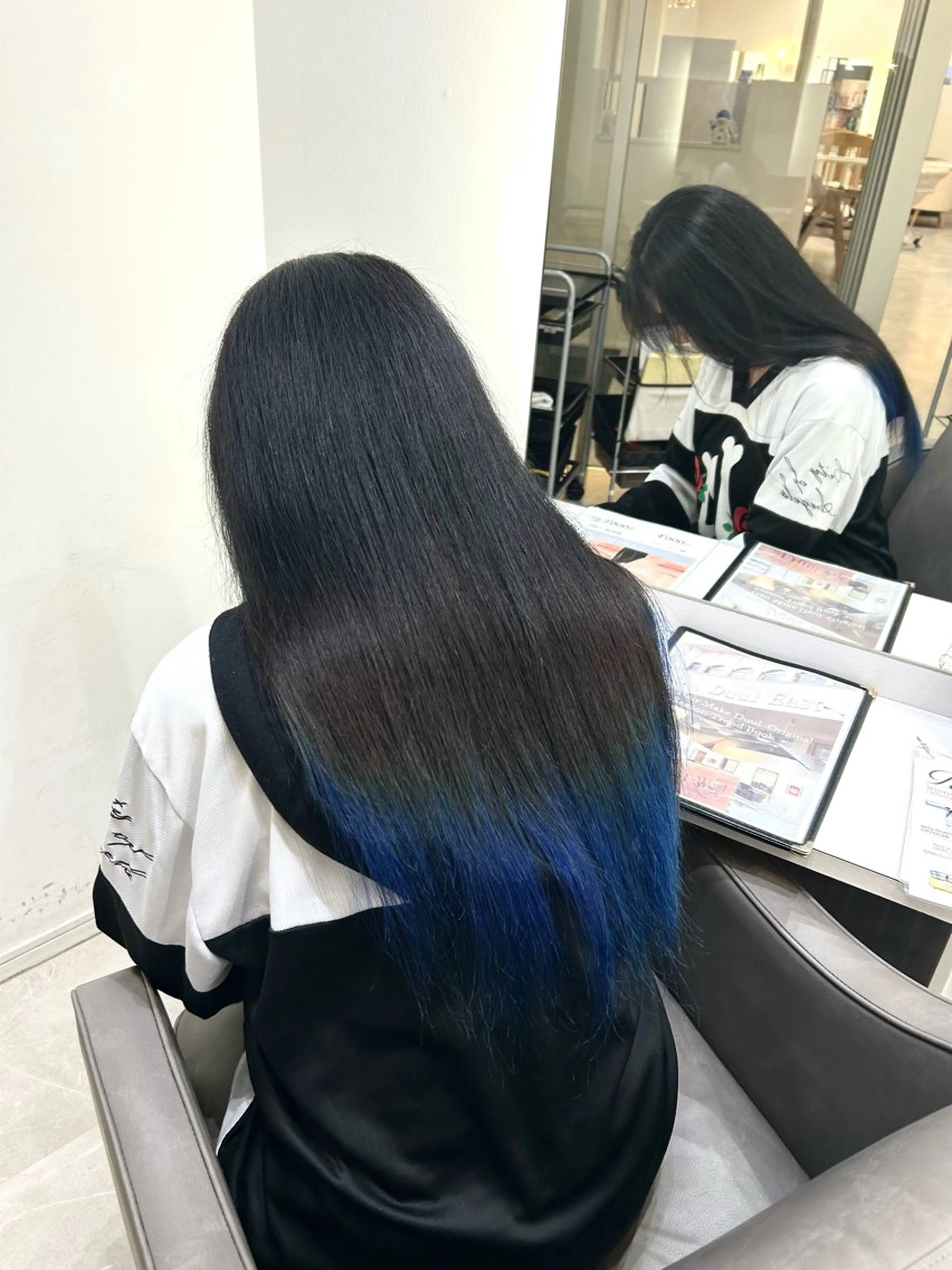 カラー ブリーチ ブルーカラー ヘアカラー hina duulのヘアスタイル