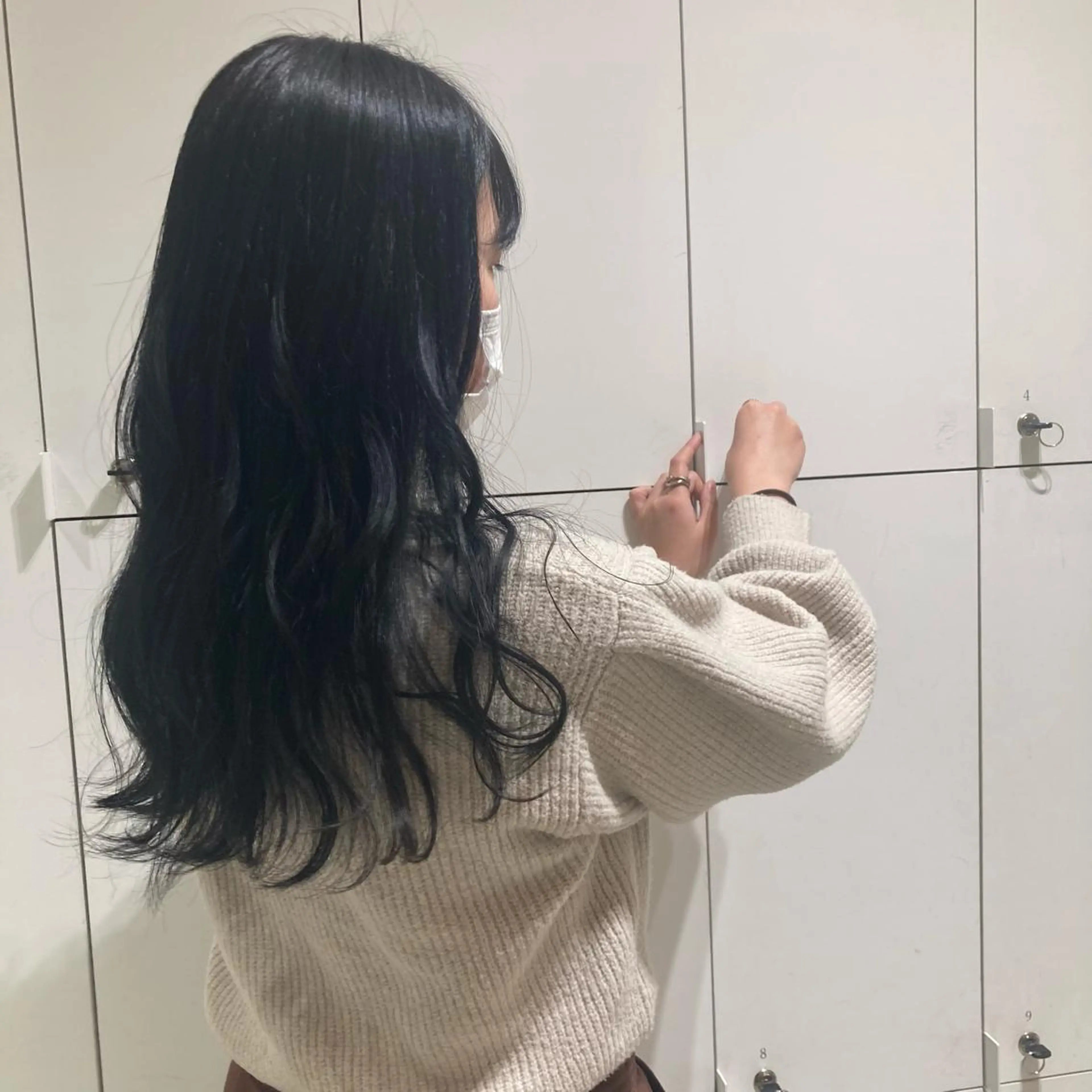 ロング カラー 黒髪 ブルーカラー ブルーブラック ヘアカラー 透明感カラー🫧 nanohaのヘアスタイル