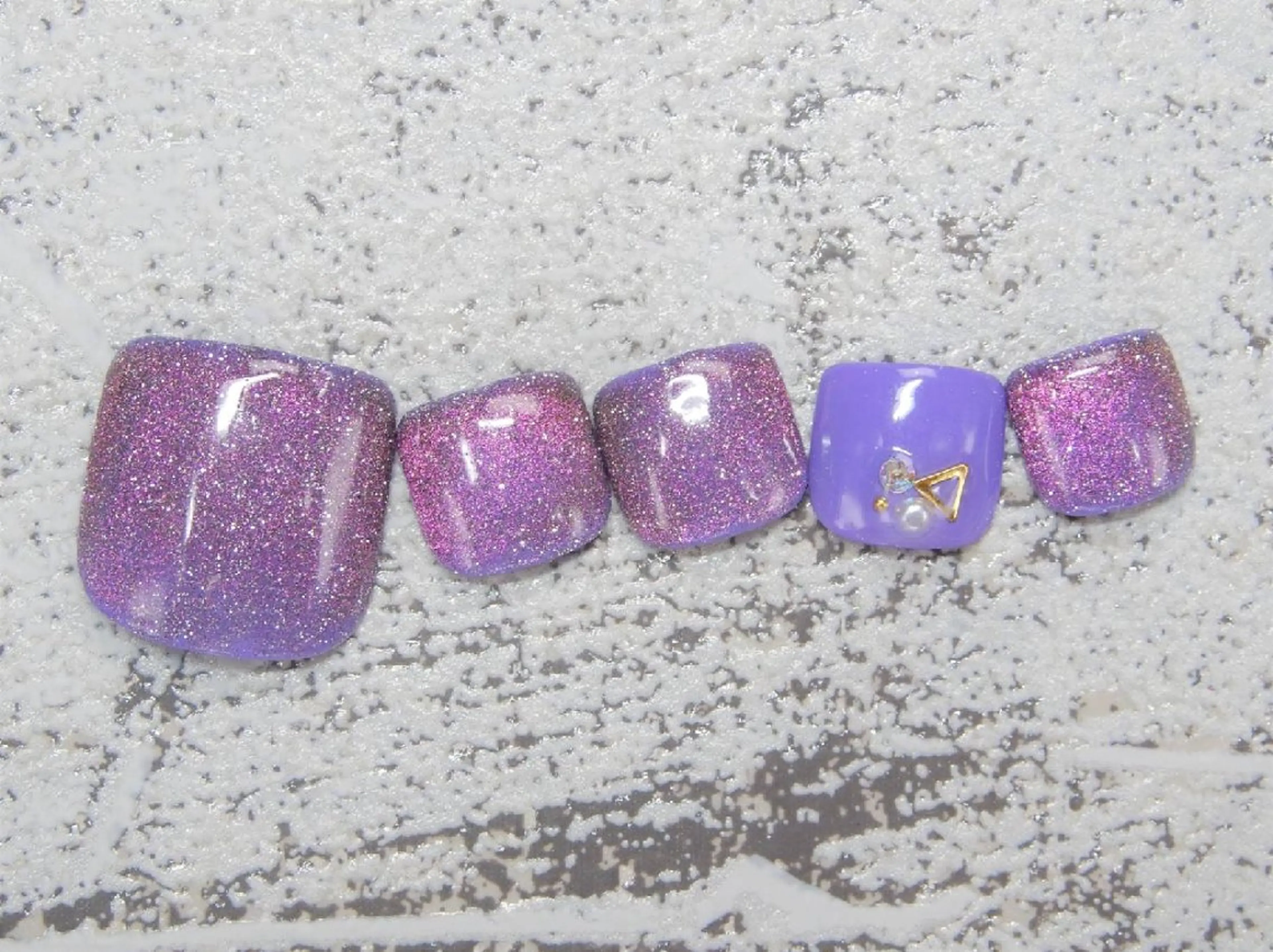 【オフ込】マグネット/フラッシュ/ミラーフットネイル　￥9,000　※スカルプ/ハード/チップオフ代+￥2,500の写真