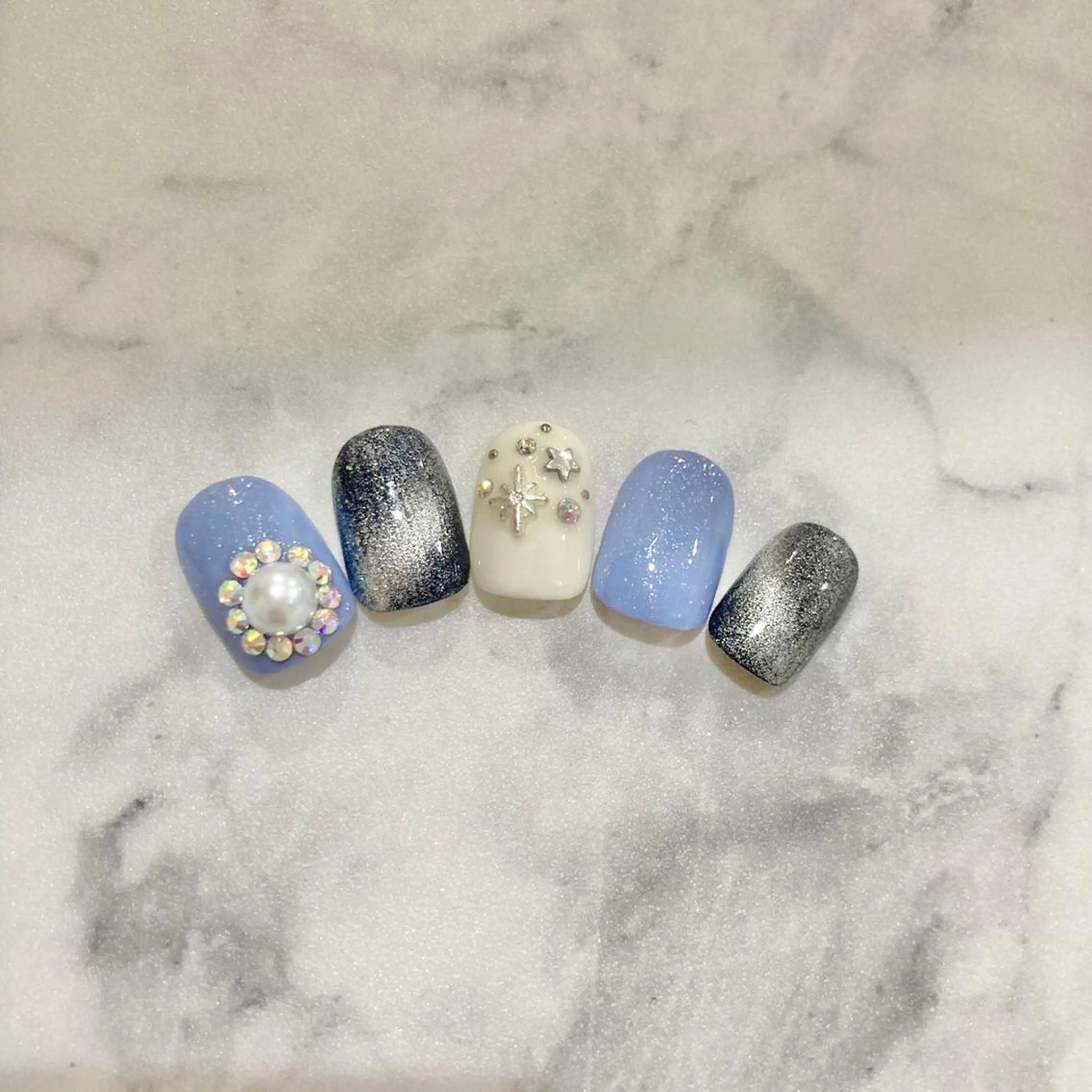 ネイル ジェルネイル マグネットネイル ニュアンスネイル パラジェル 冬ネイル Nail&eye Belire 新宿のネイルデザイン