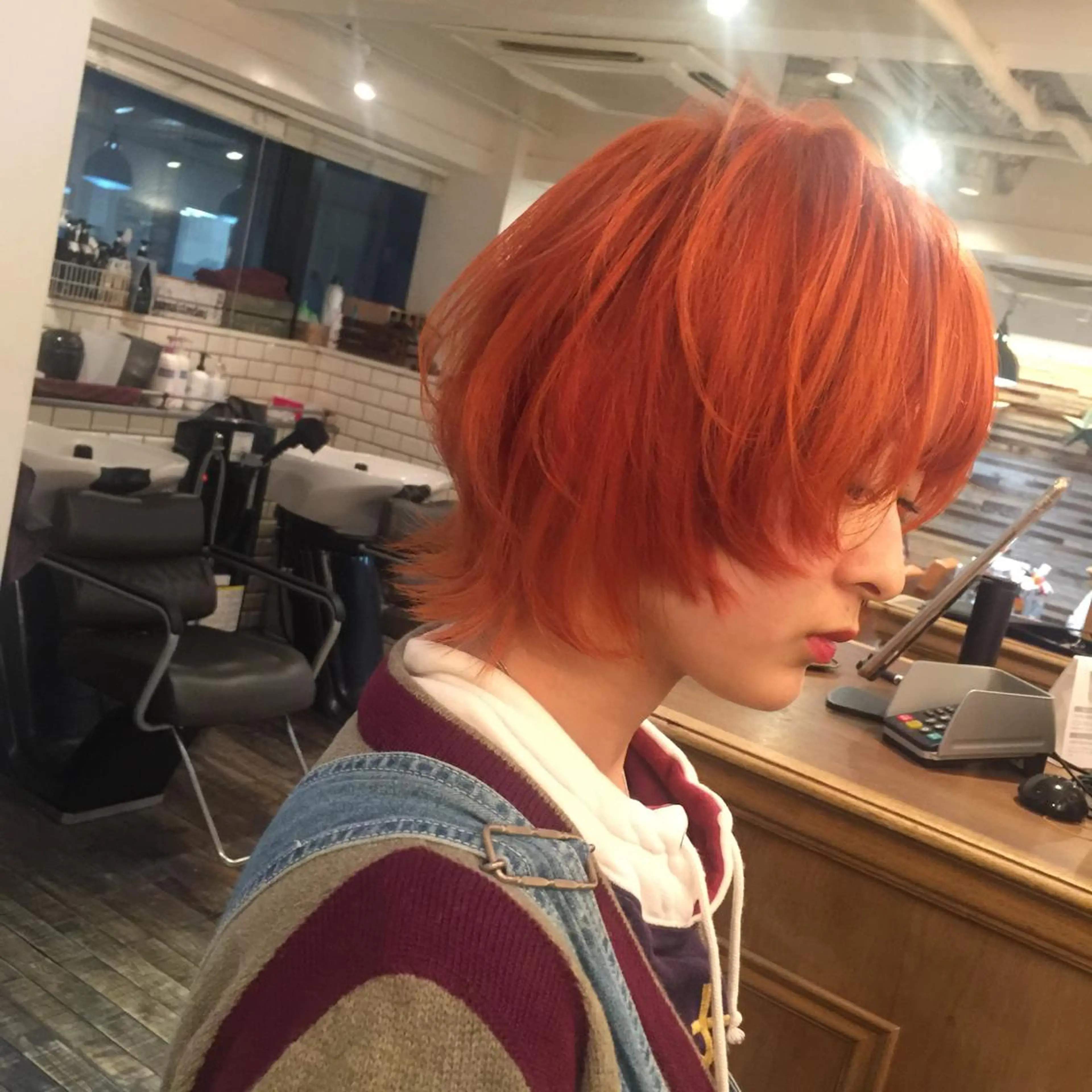 ミディアム カラー オレンジ ウルフカット ホワイト&レイヤーカ ットエクステ長畠俊輔のヘアスタイル