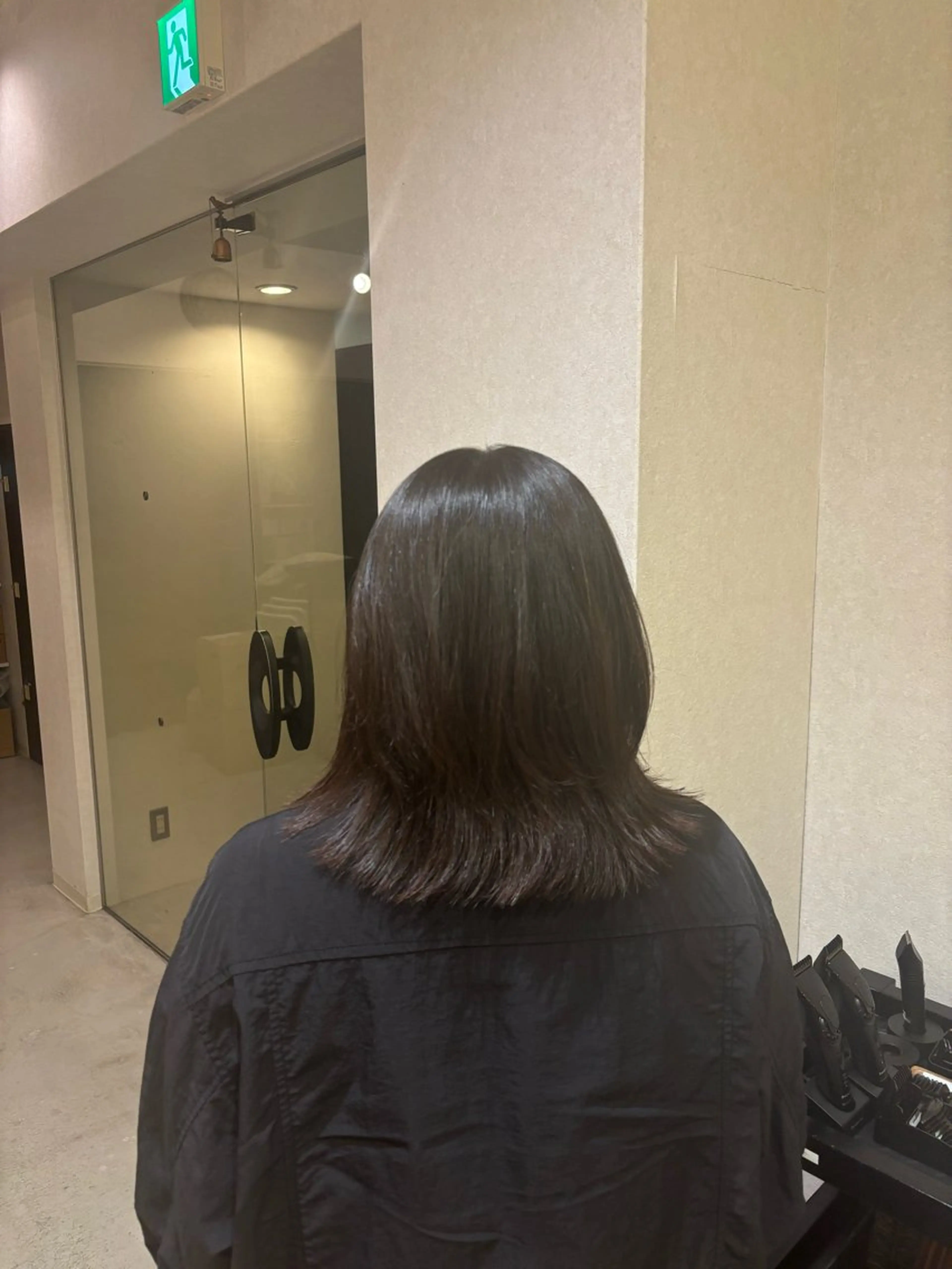 ミディアム くびれヘア レイヤーカット Rudder 牛嶋のヘアスタイル
