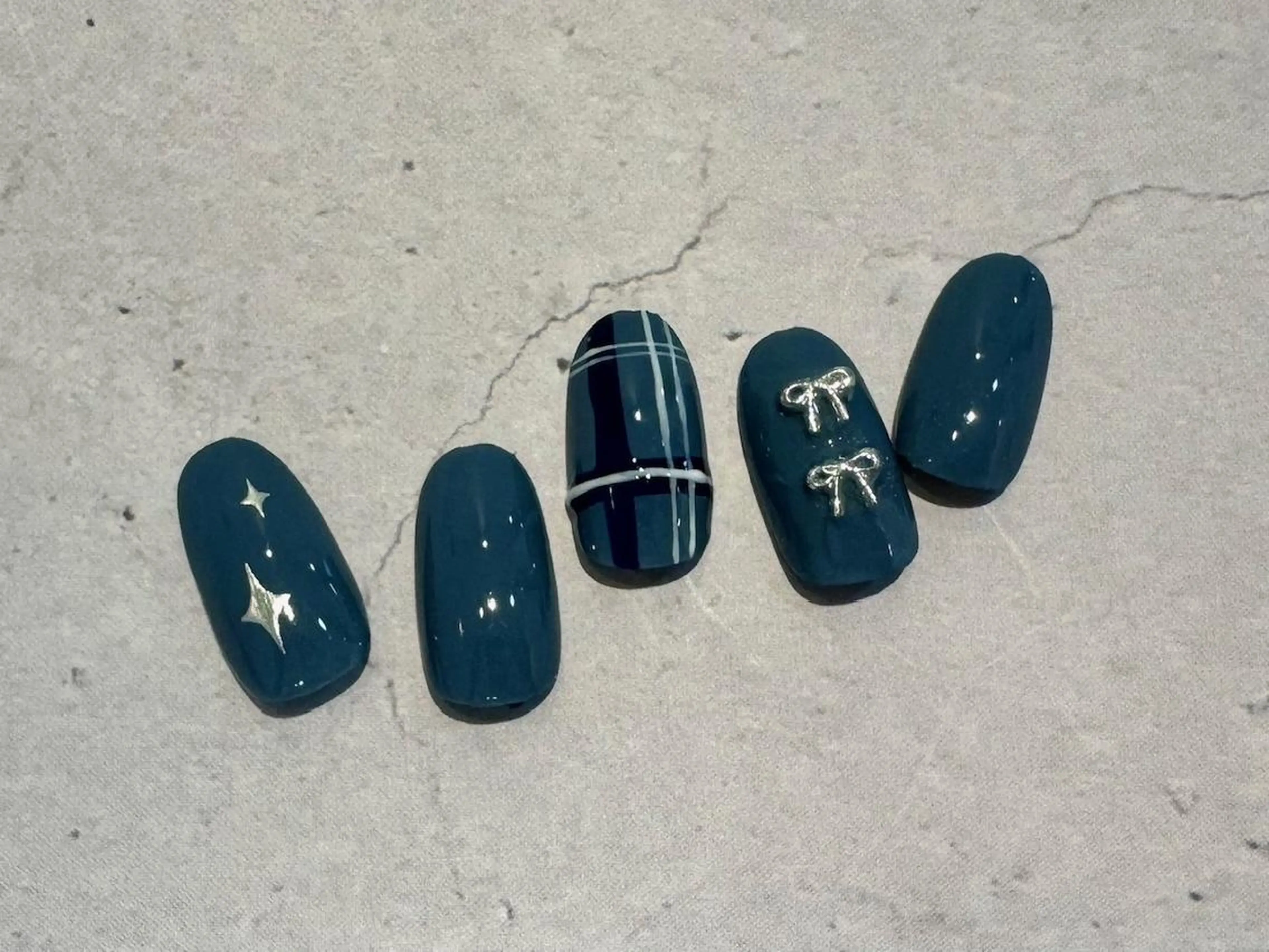 ネイル ハンドネイル 【山岡】 ロイヤル•セラピストのネイルデザイン