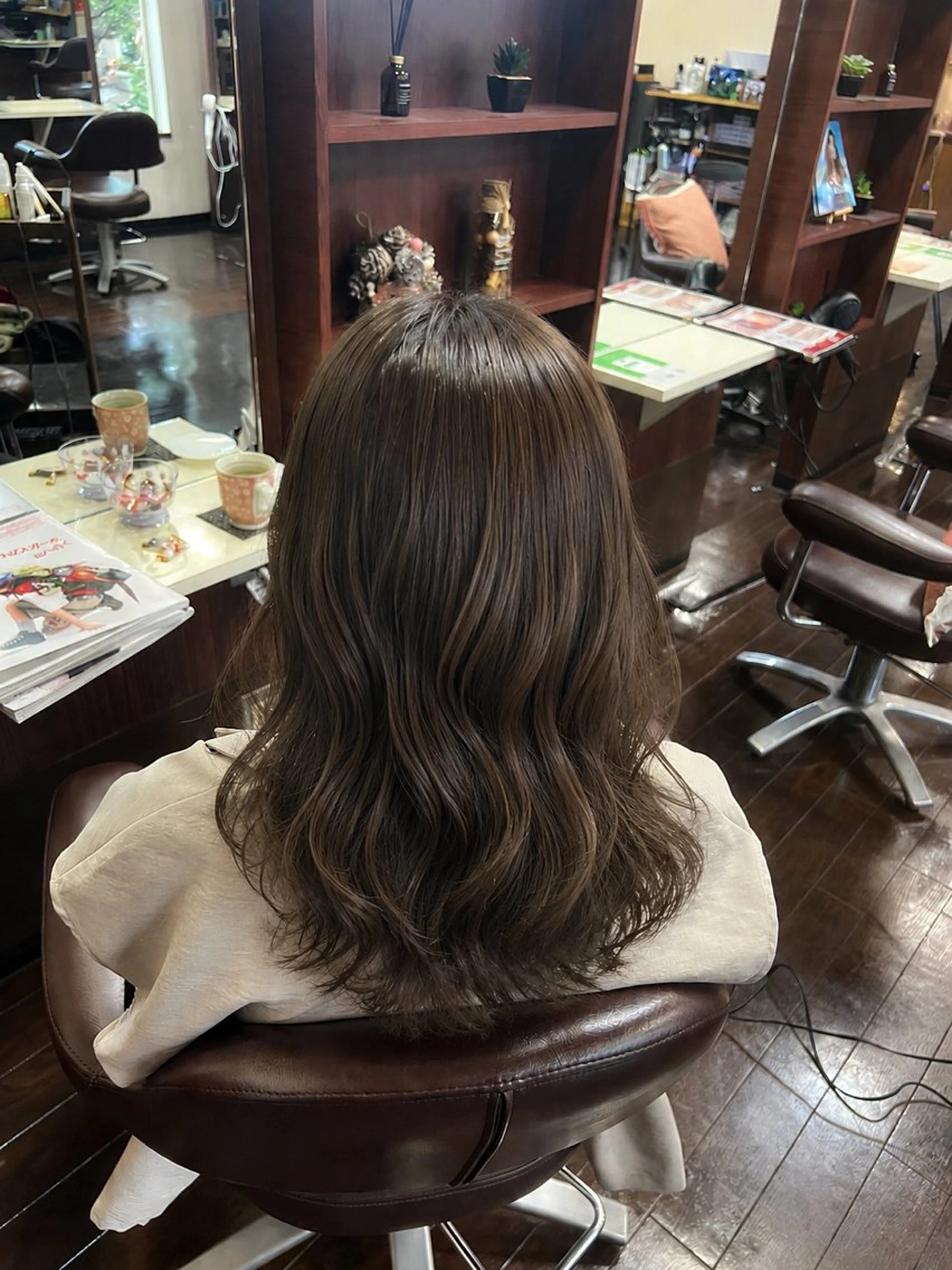 ミディアム カラー 透明感カラー グレージュ オリーブグレージュ オリーブグレー 白阪 真子のヘアスタイル