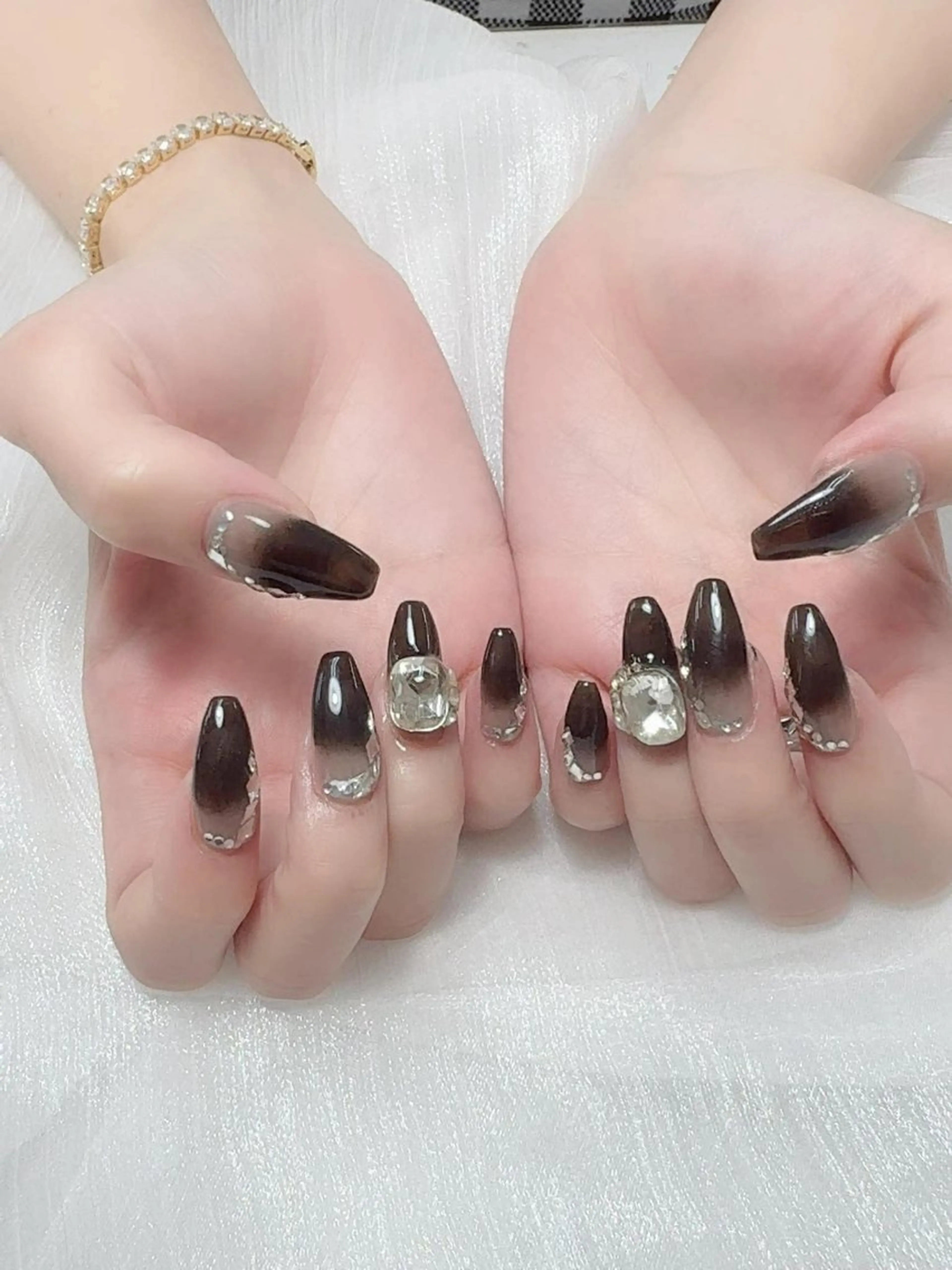 ネイル べっ甲ネイル チークネイル 成人式 フラッシュネイル フレンチネイル ハンドネイル Squen Nail 【持ち込みOK】のネイルデザイン