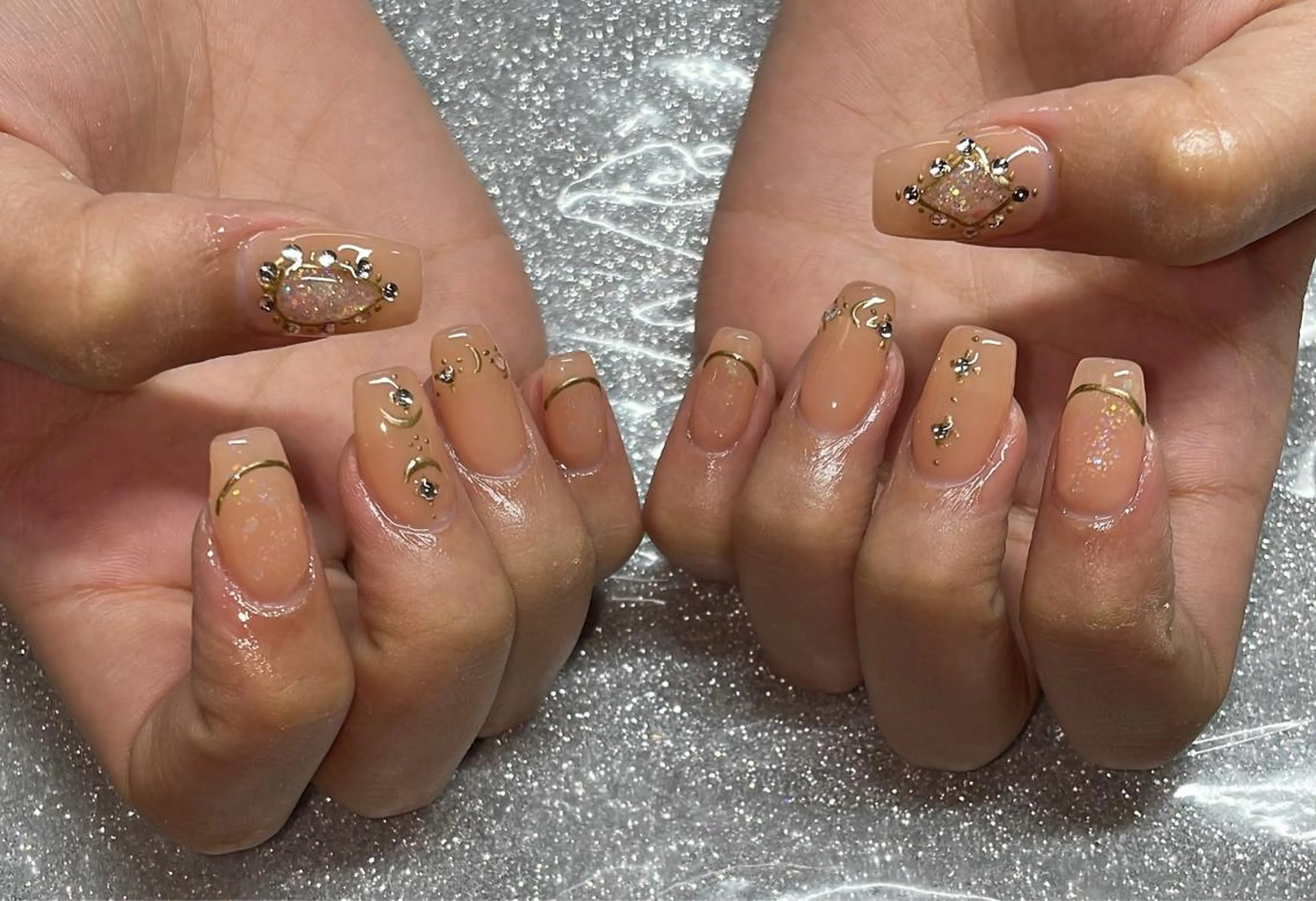 ネイル ハンドネイル VIERU 🌈🎀💖のネイルデザイン