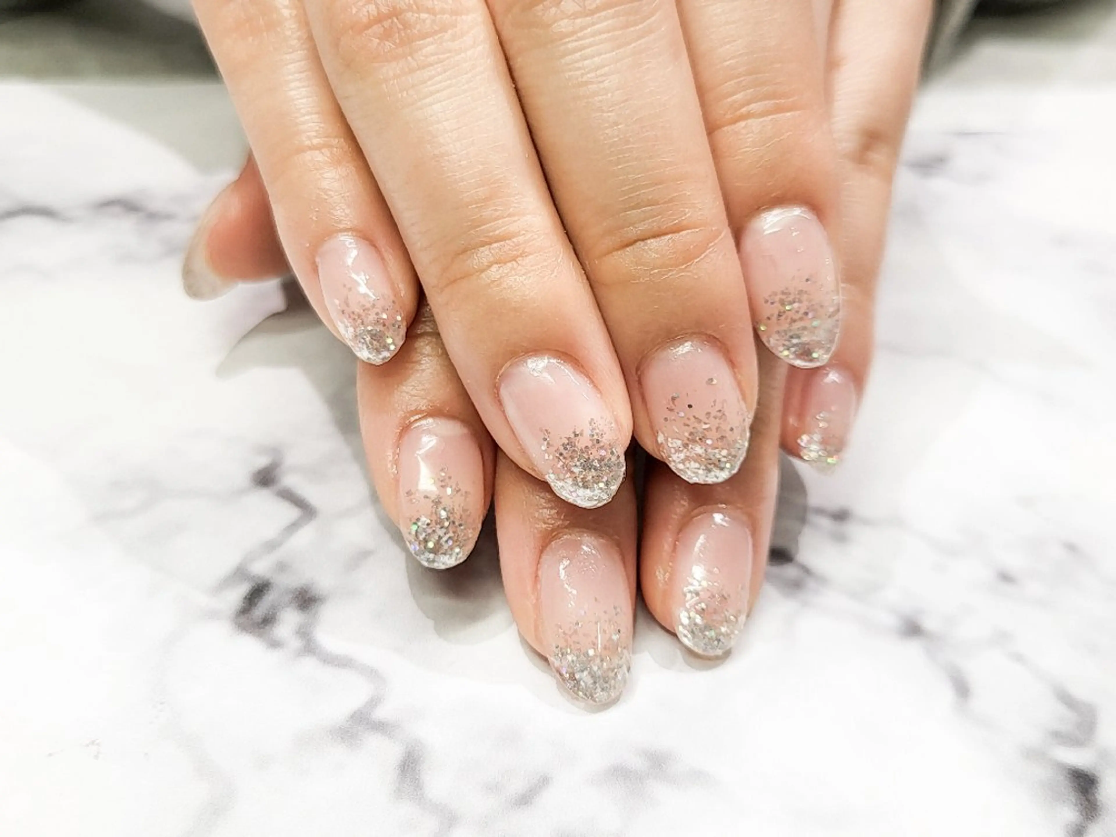 ネイル キラキラネイル ワンカラーネイル シンプルネイル ハンドネイル 矢野 美希のネイルデザイン