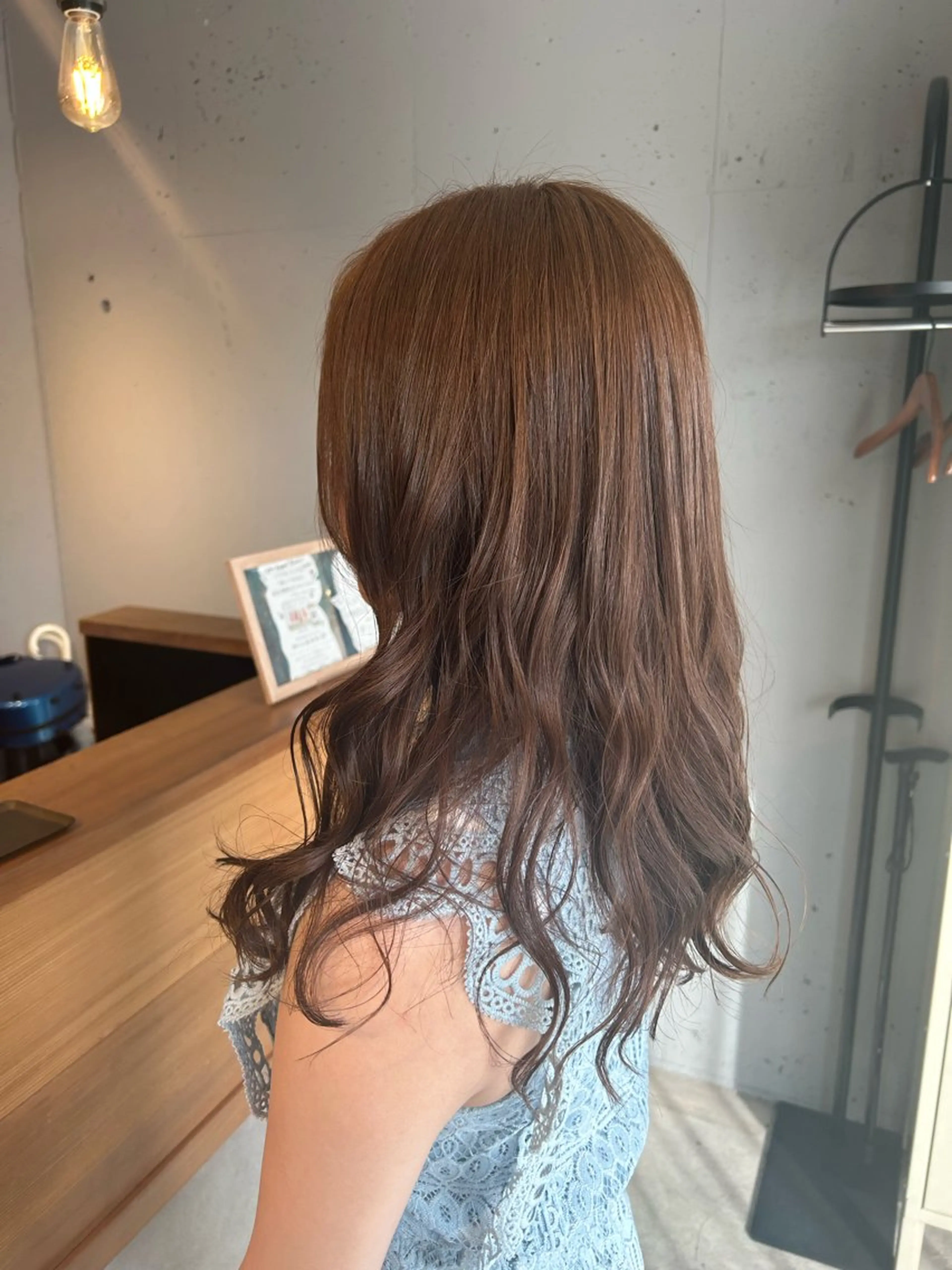 ロング カラー ベージュカラー ブリーチ ブリーチなしカラー まるやま ゆいかのヘアスタイル