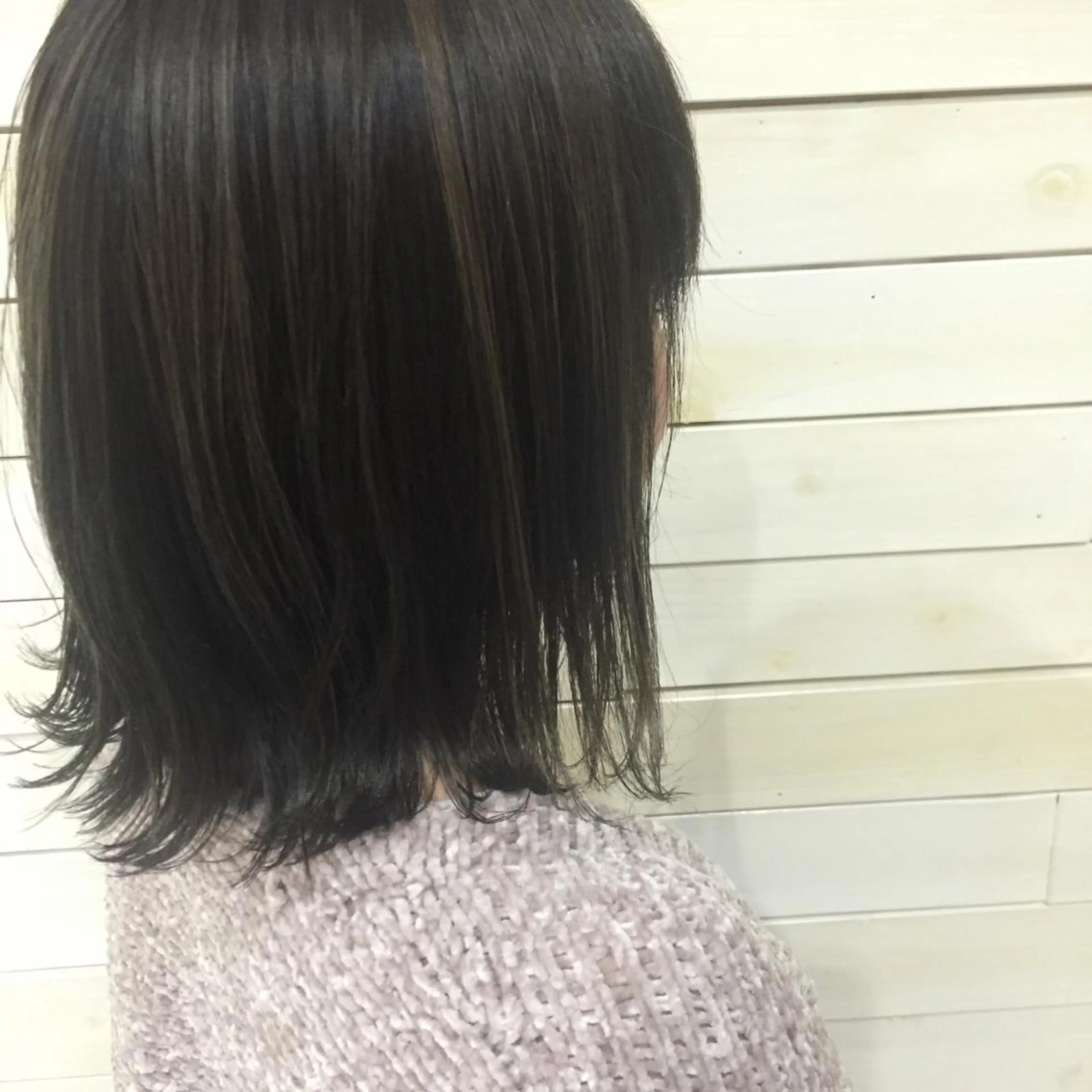 ミディアム ハイライト 外ハネヘア 黒田瀬奈/ボブ まろやかベージュのヘアスタイル