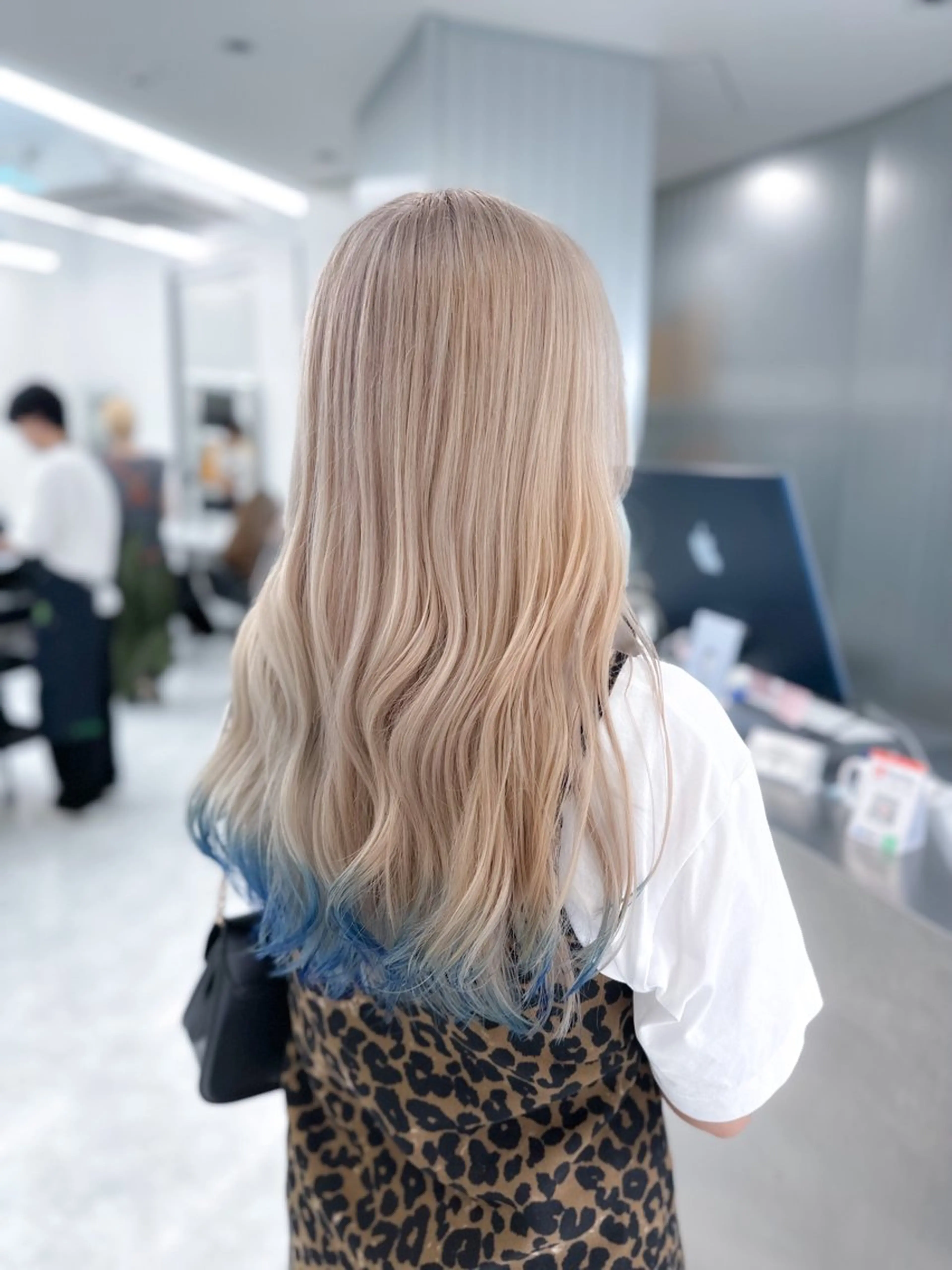 セミロング カラー ウルフ&レイヤー特化 まとまる美髪矯正のヘアスタイル