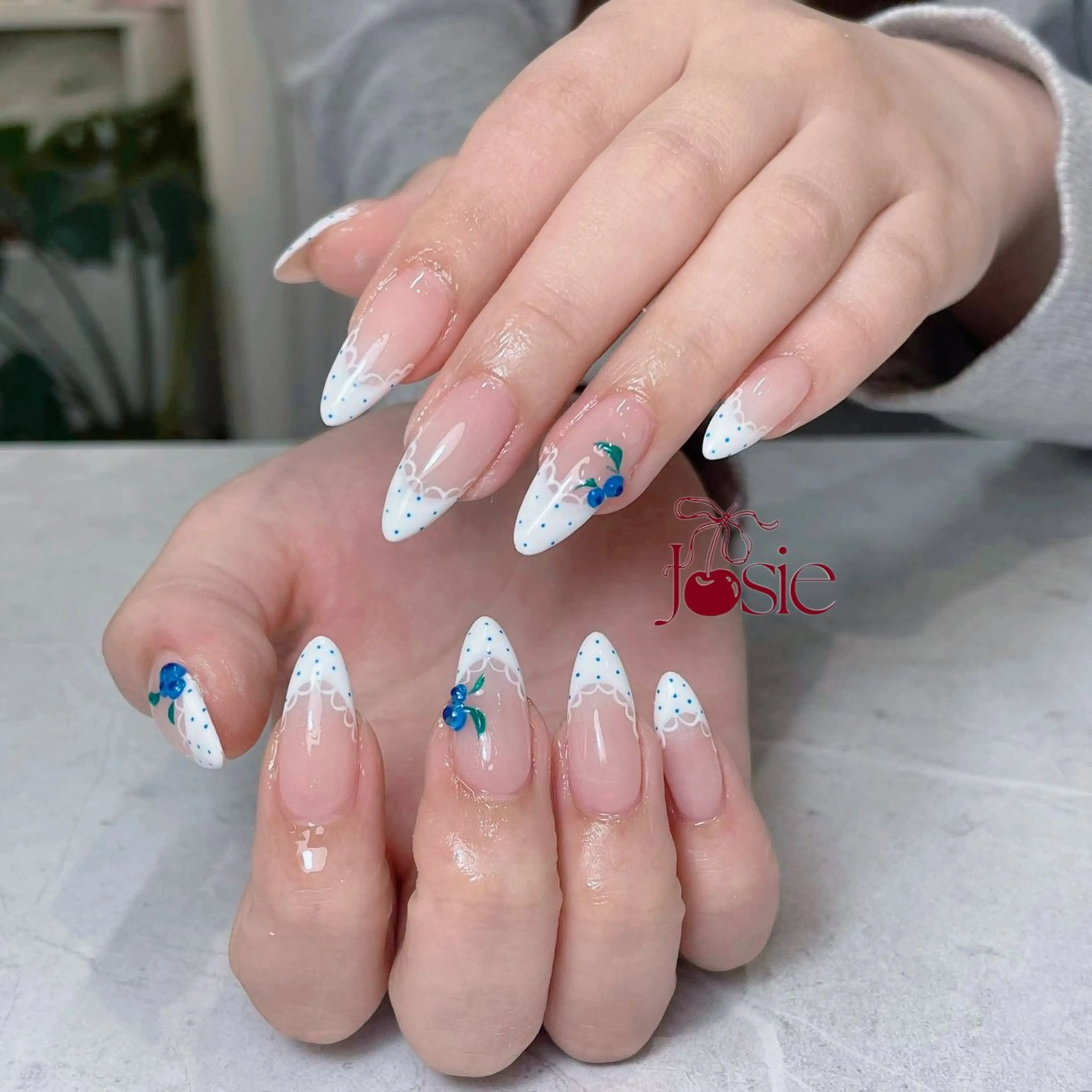 ネイル キラキラネイル 韓国ネイル ロングネイル ワンホンネイル ハンドネイル Josie nail salonのネイルデザイン