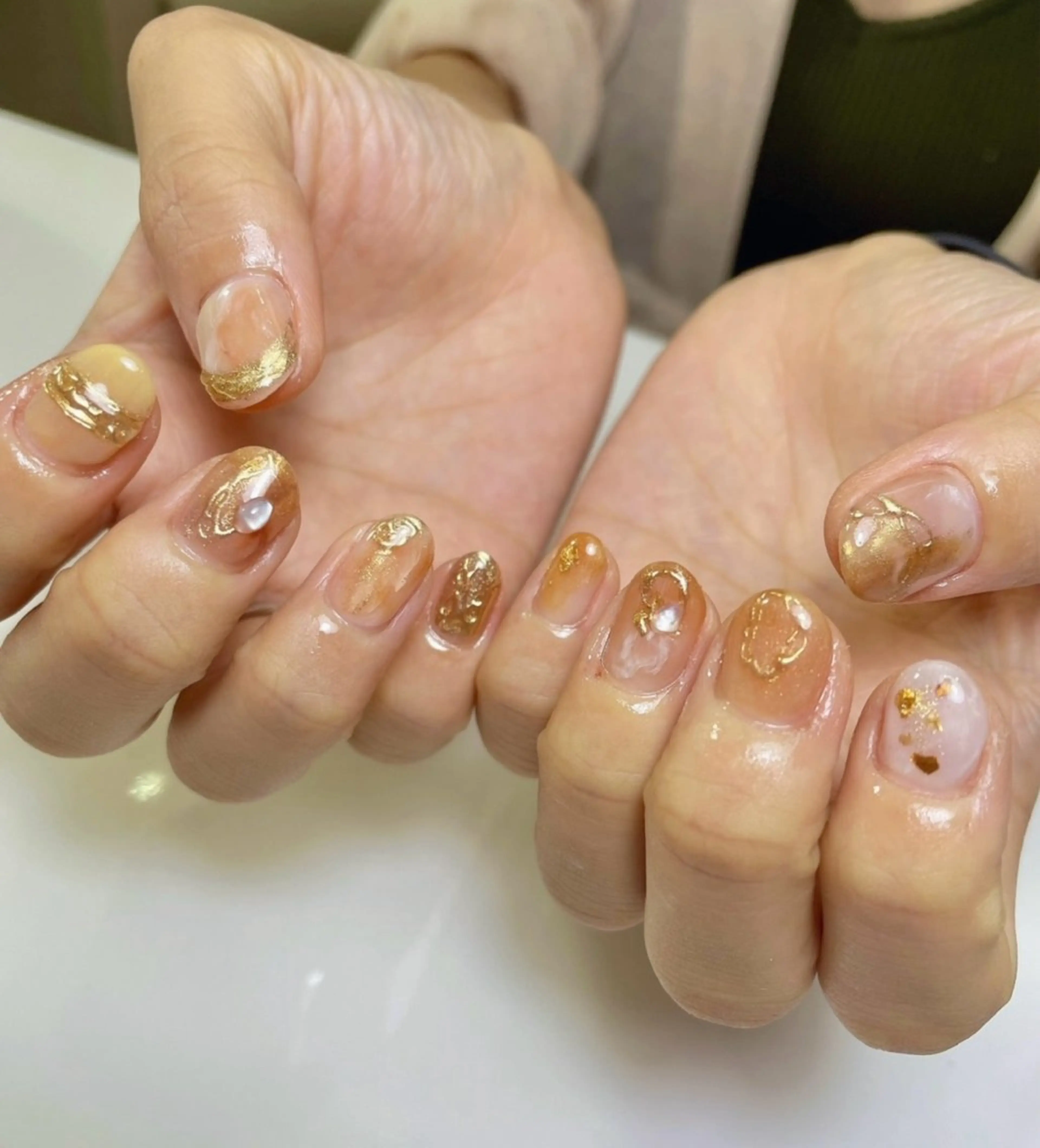 ネイル ミラーネイル 持ち込み ニュアンスネイル nana .のネイルデザイン