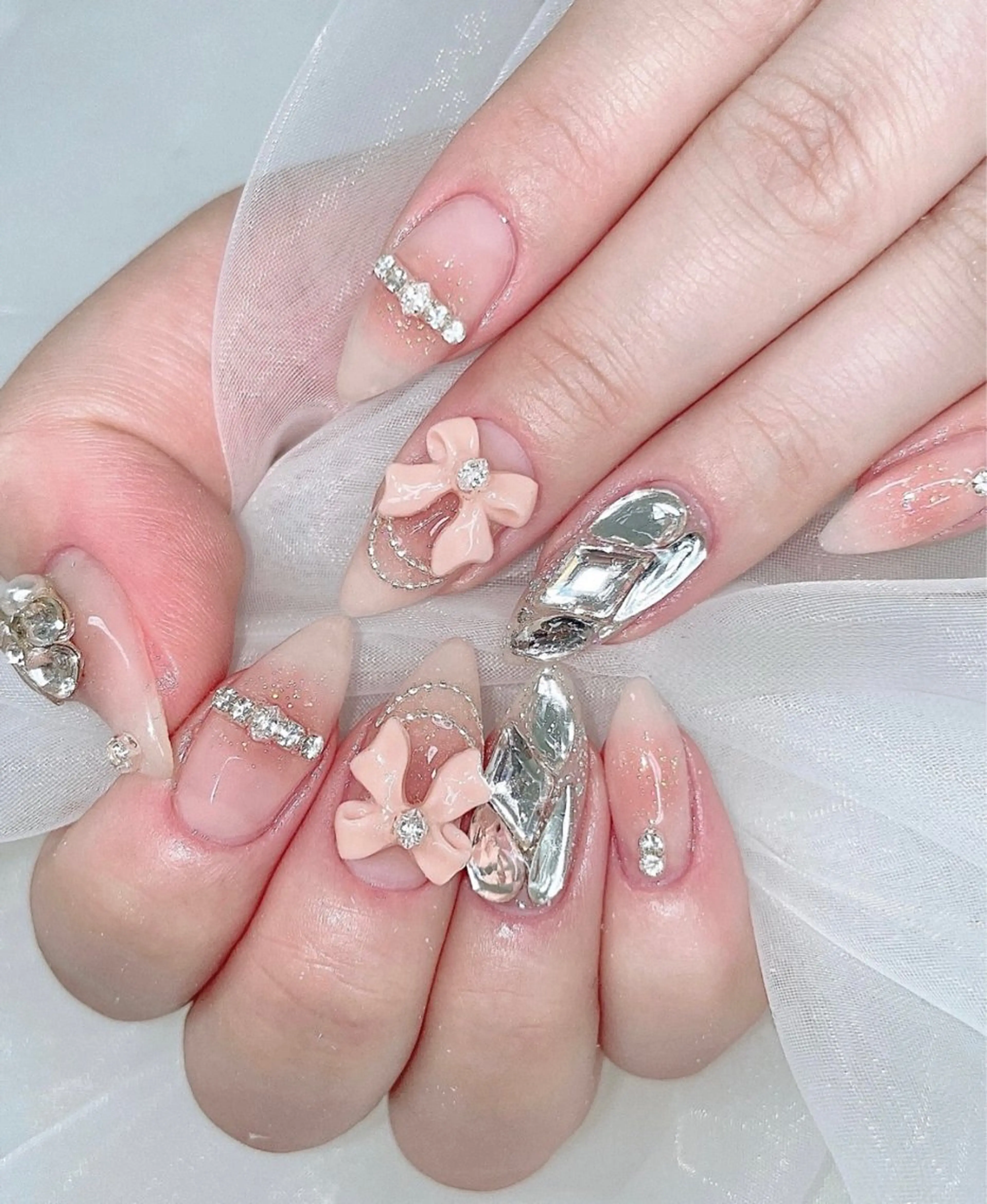 ネイル アニマル柄 オーロラネイル チークネイル フラッシュネイル ジェルネイル ハンドネイル Tira Nailのネイルデザイン