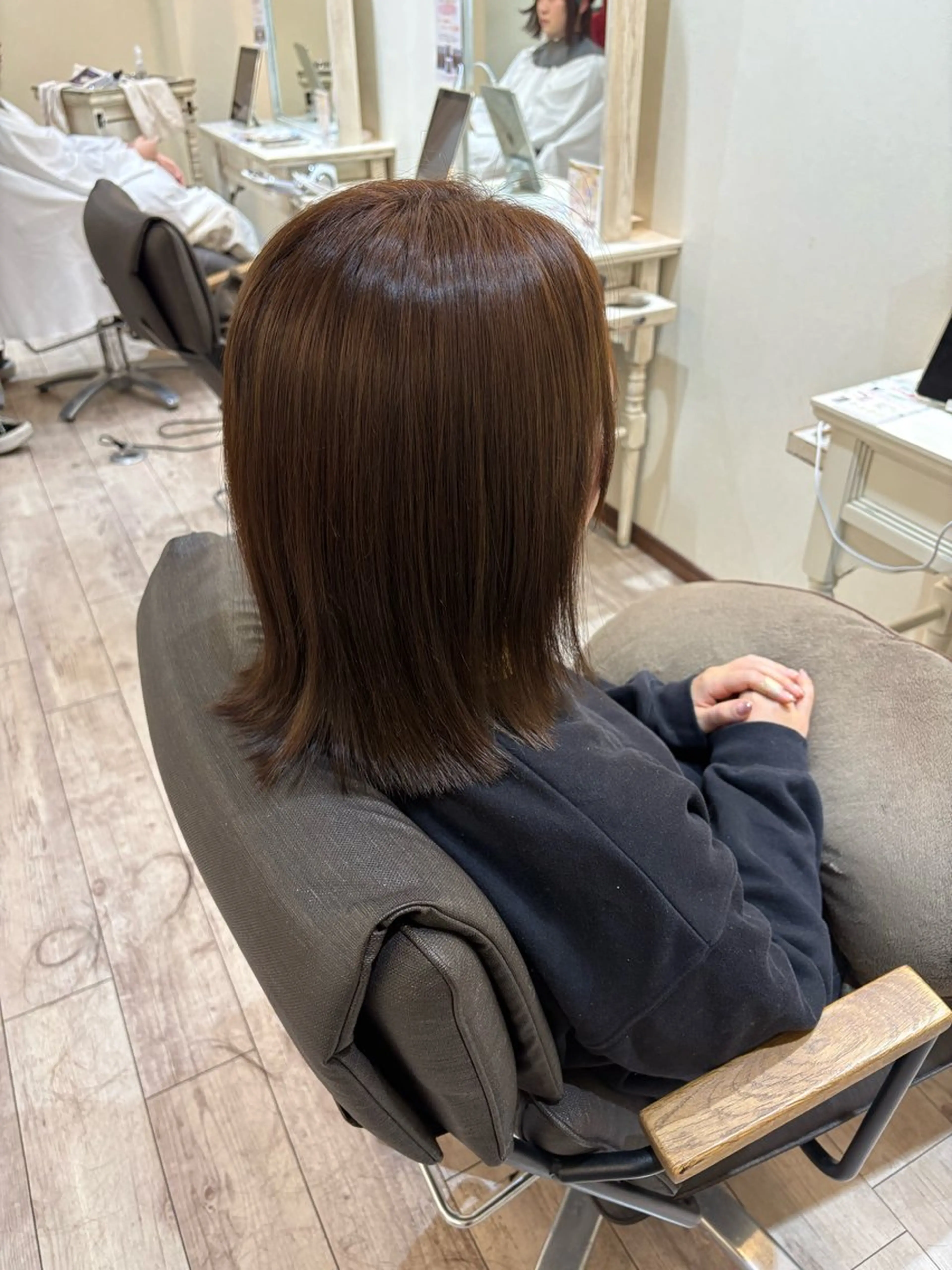 ミディアム ボブ カット ヘアカラー 艶カラー/縮毛矯正/ レイヤー/栄/あやかのヘアスタイル