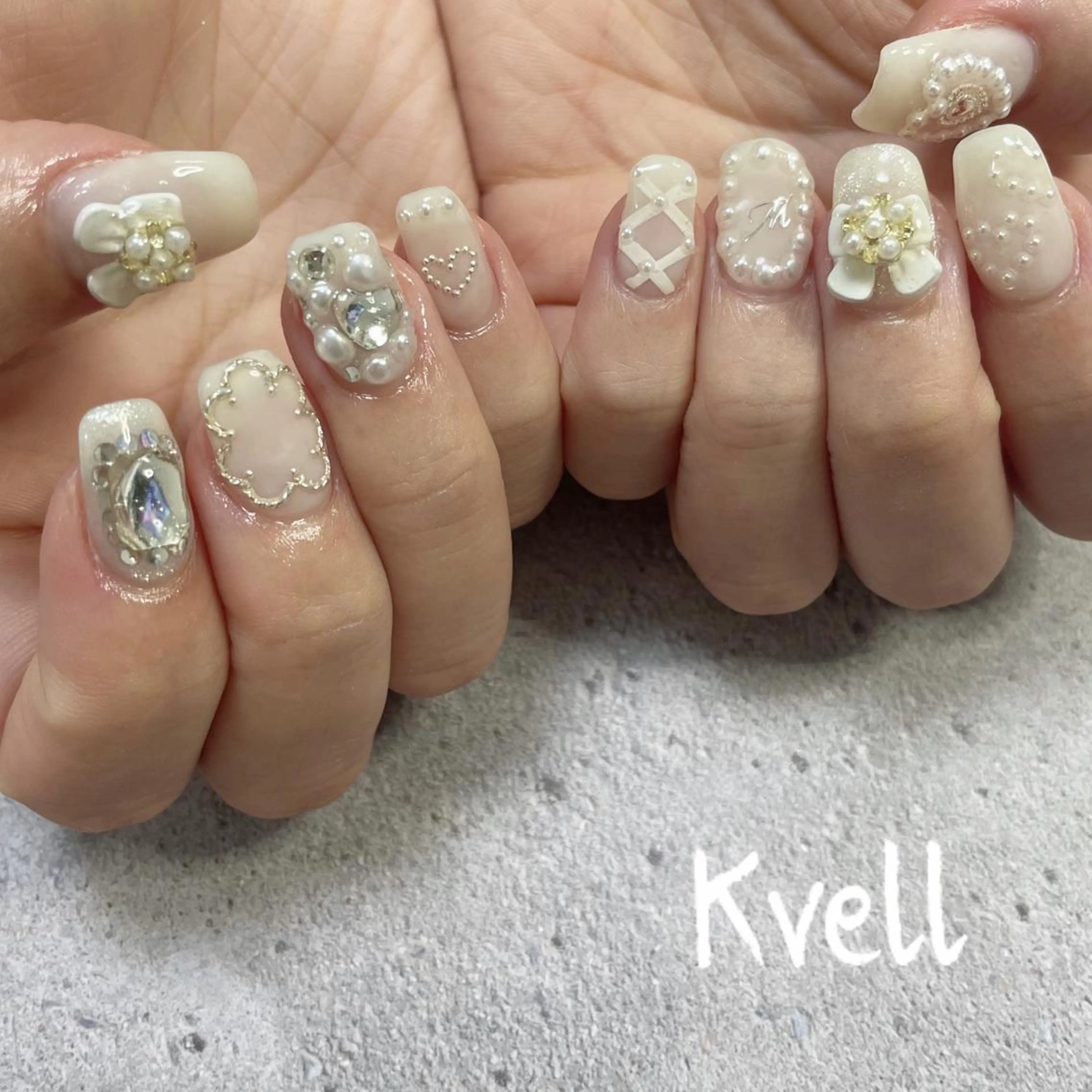 ネイル ホワイト ハンドネイル nail salon  Kvell所属・nailsalon Kvellのネイルデザイン