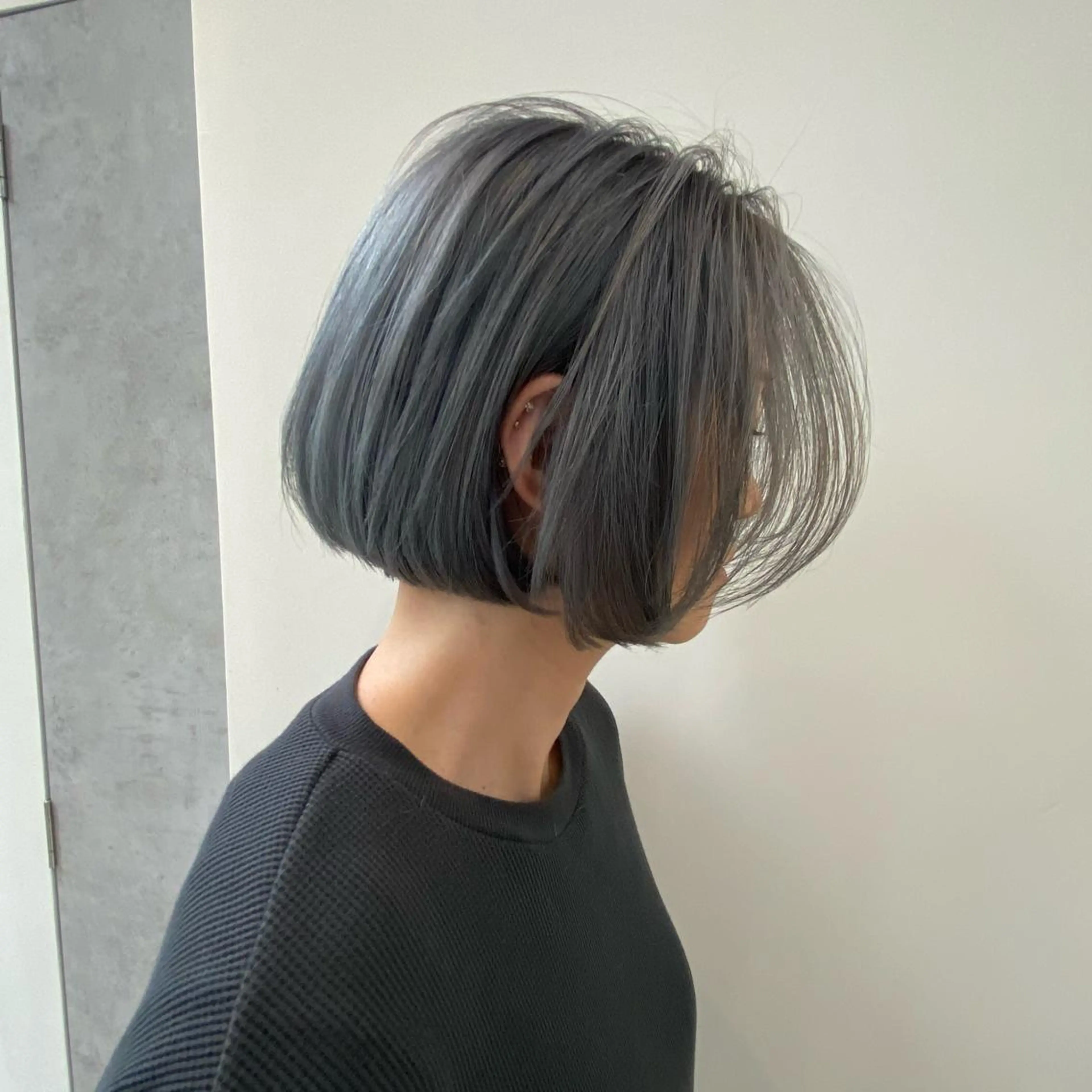 ショート カラー ブルーカラー シルバー ハイトーン✨ボブ✨ 篠崎良訓のヘアスタイル