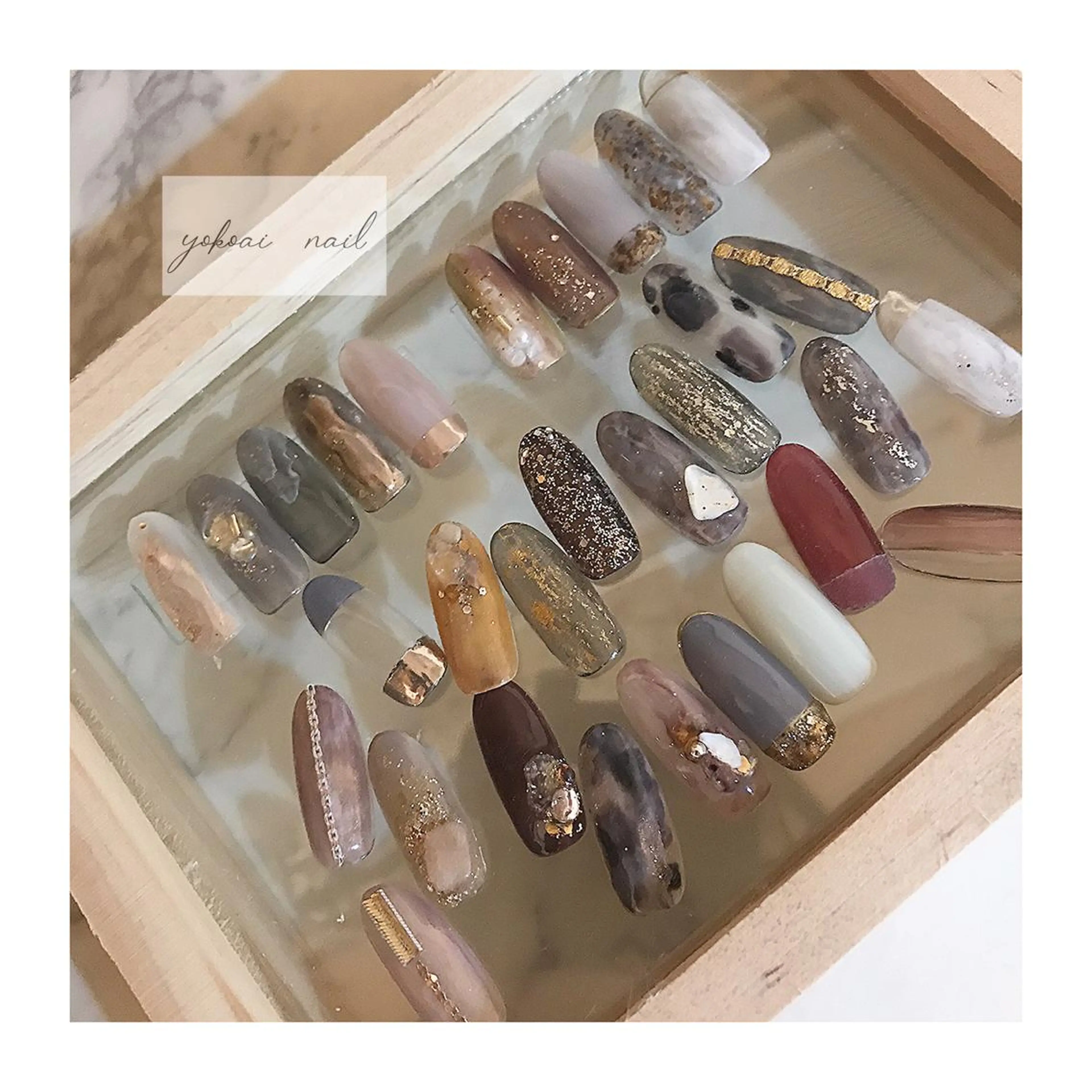 ミディアム ネイル ニュアンスネイル ネイルチップ yokoai nailのネイルデザイン