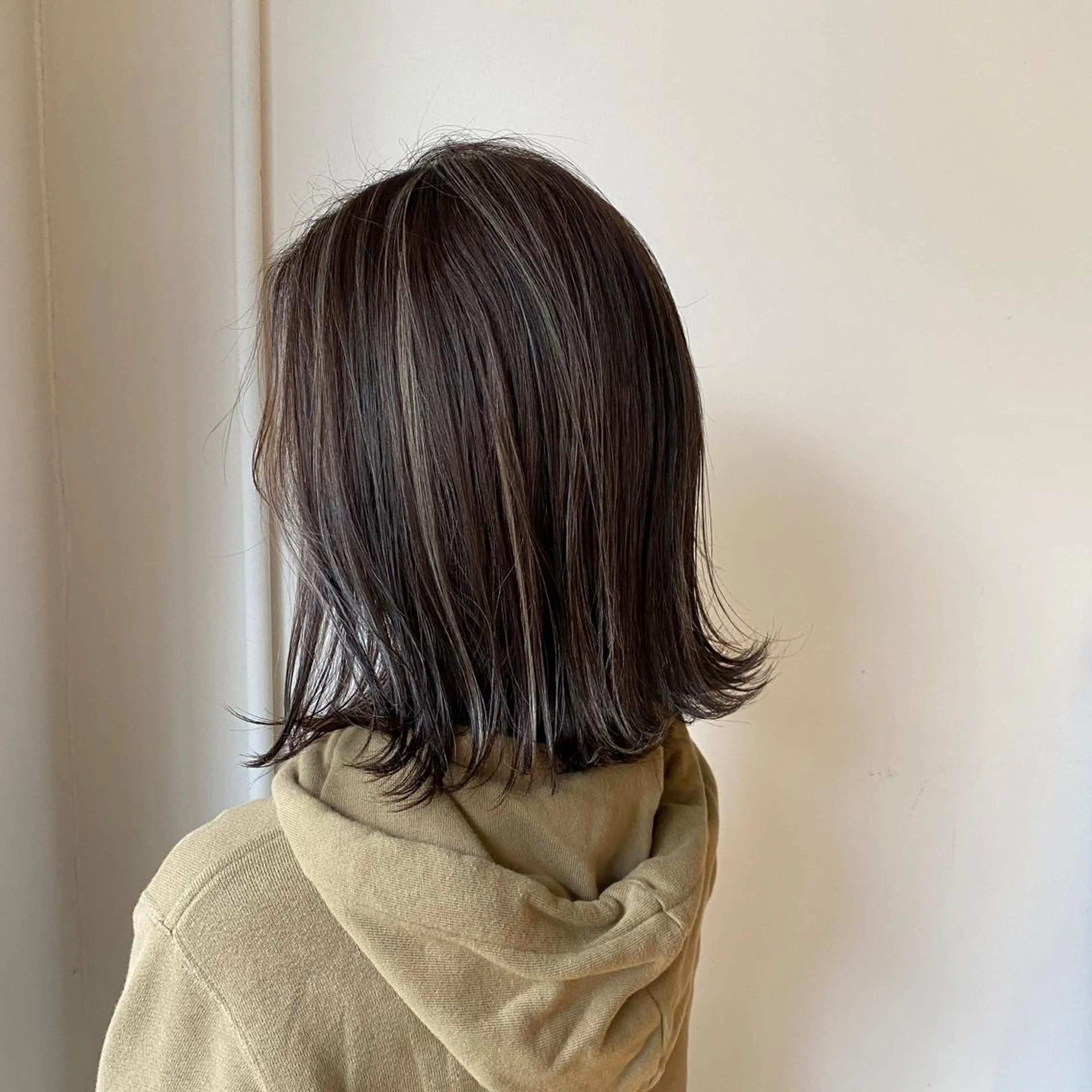 ミディアム カラー BELO キエのヘアスタイル