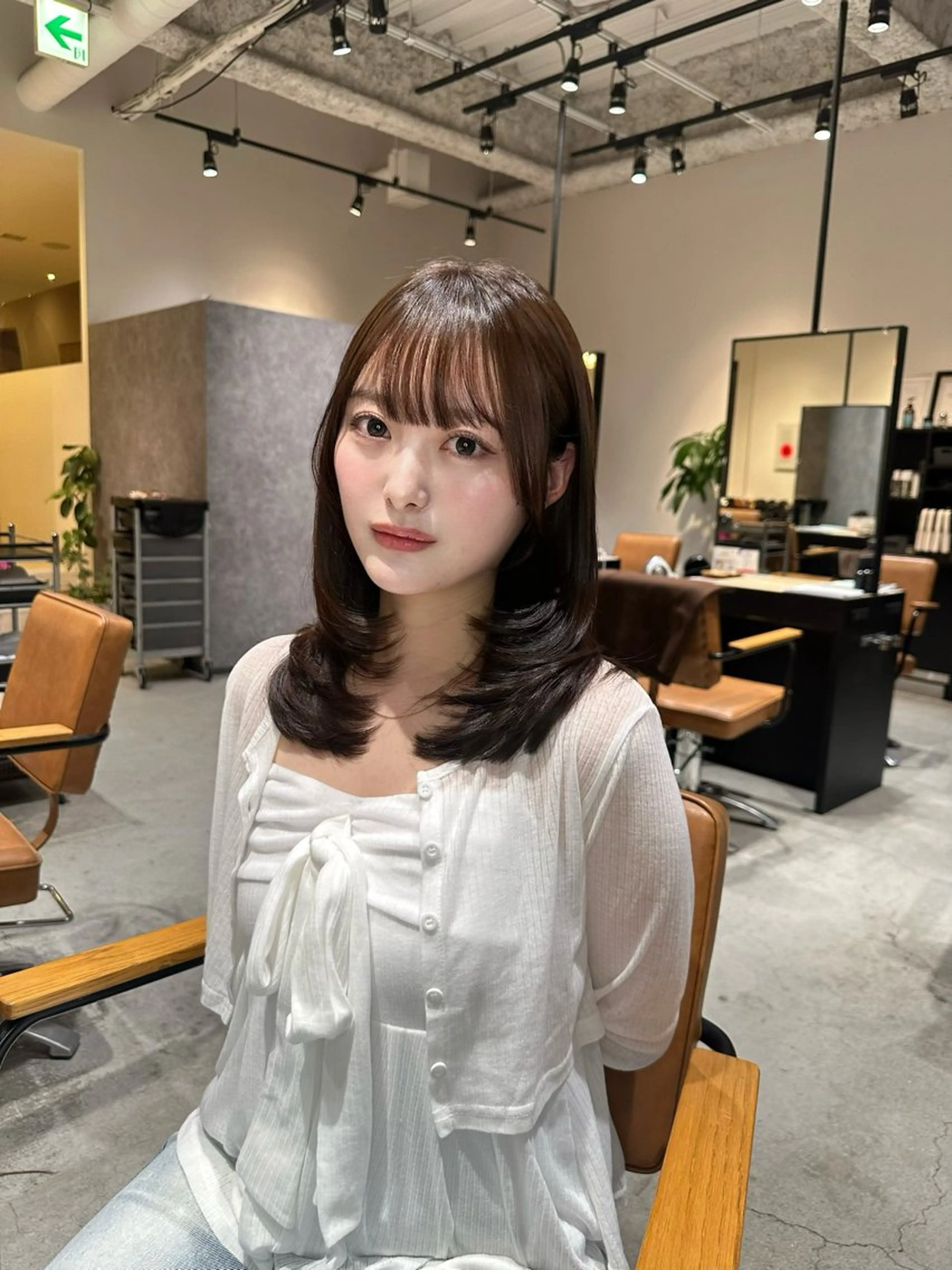 ミディアム カラー 韓国レイヤーカット 透明感カラー冨田那樹のヘアスタイル