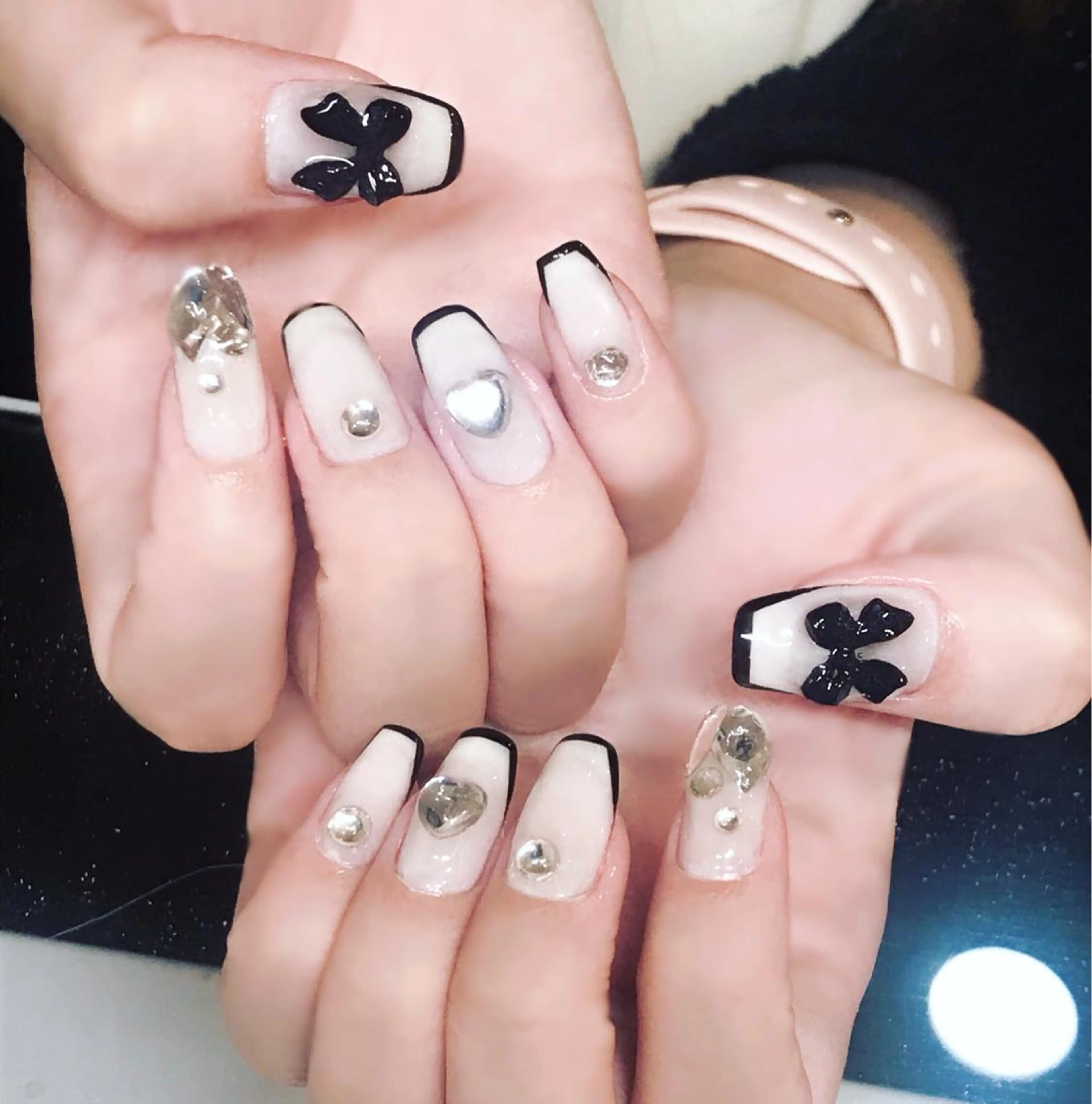 ネイル フレンチネイル ジェルネイル キラキラネイル 韓国ネイル リボン Nyanco Nailのネイルデザイン