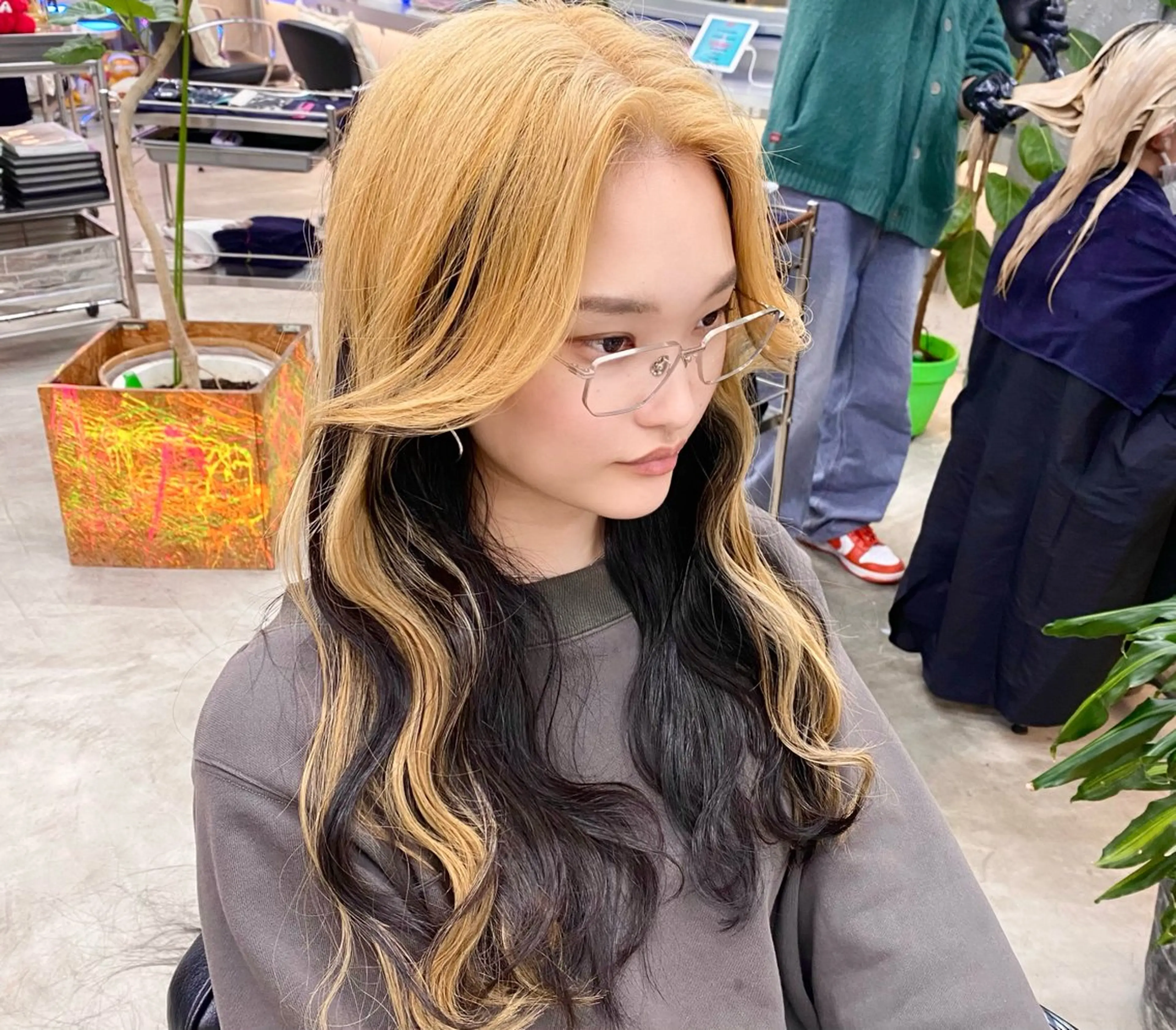 ロング カラー ブロンド 透明感カラー ダークグレー 顔周りカット カット ヘアカラー 艶髪と透明感を ‼️/若林のヘアスタイル