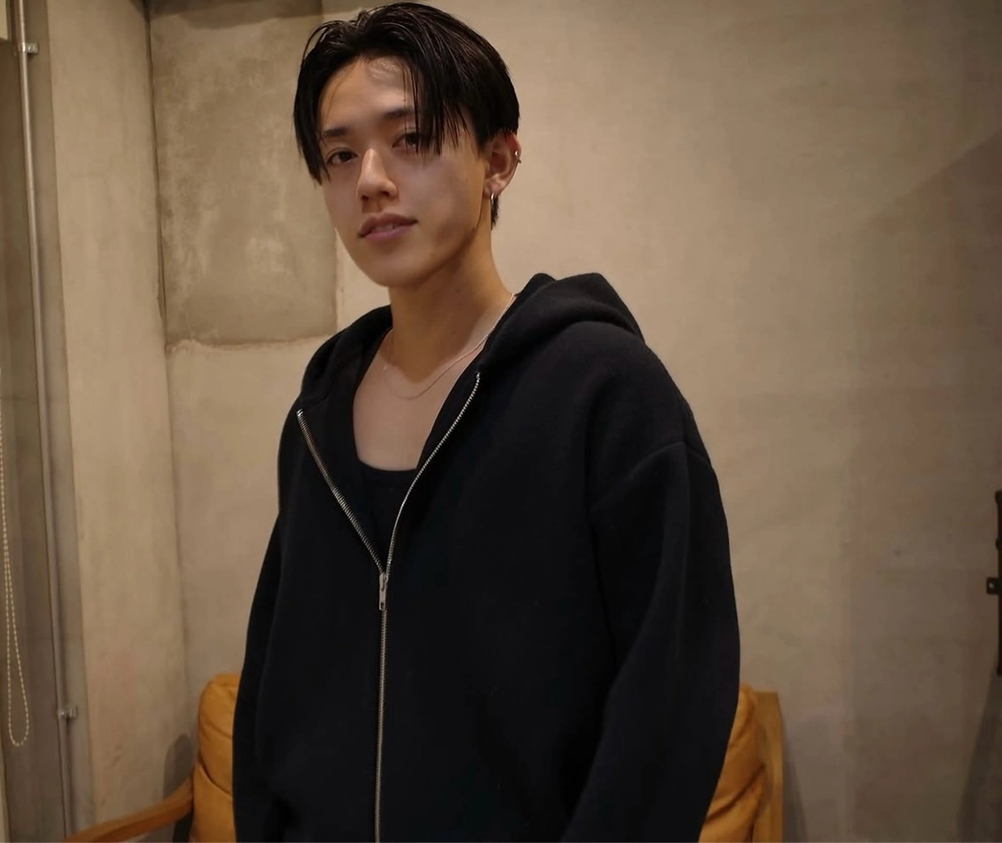 メンズセンターパートさせていただけるカットモデル様の募集です！！　　※時間指定　10、12、14、16、18、20時の写真