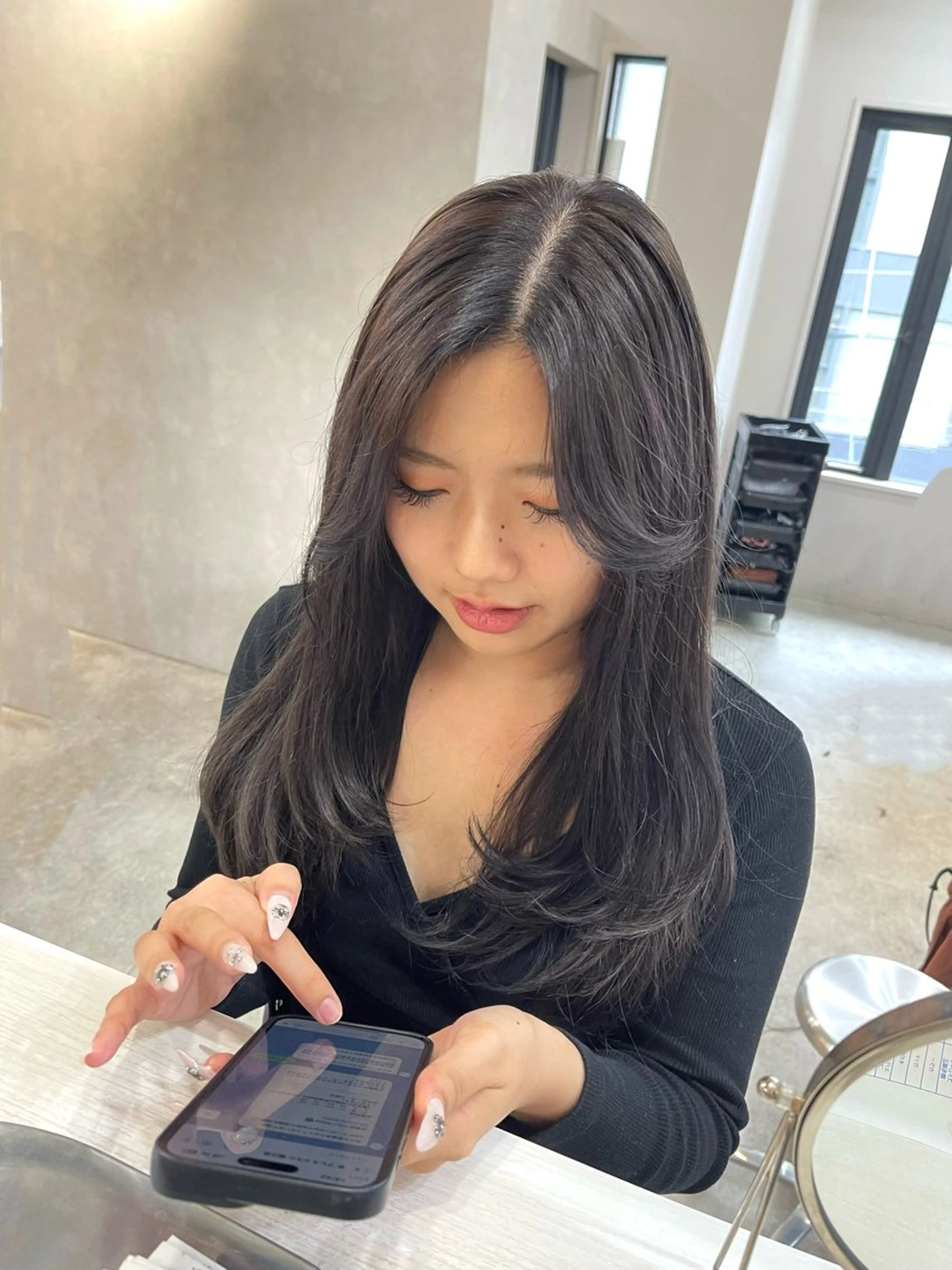 ロング カラー ロングレイヤー ダークグレー ダークグレージュ グレージュ レイヤーカット カット ヘアカラー トリートメント 透明感カラー/レイヤ ー/艶髪/NENEのヘアスタイル