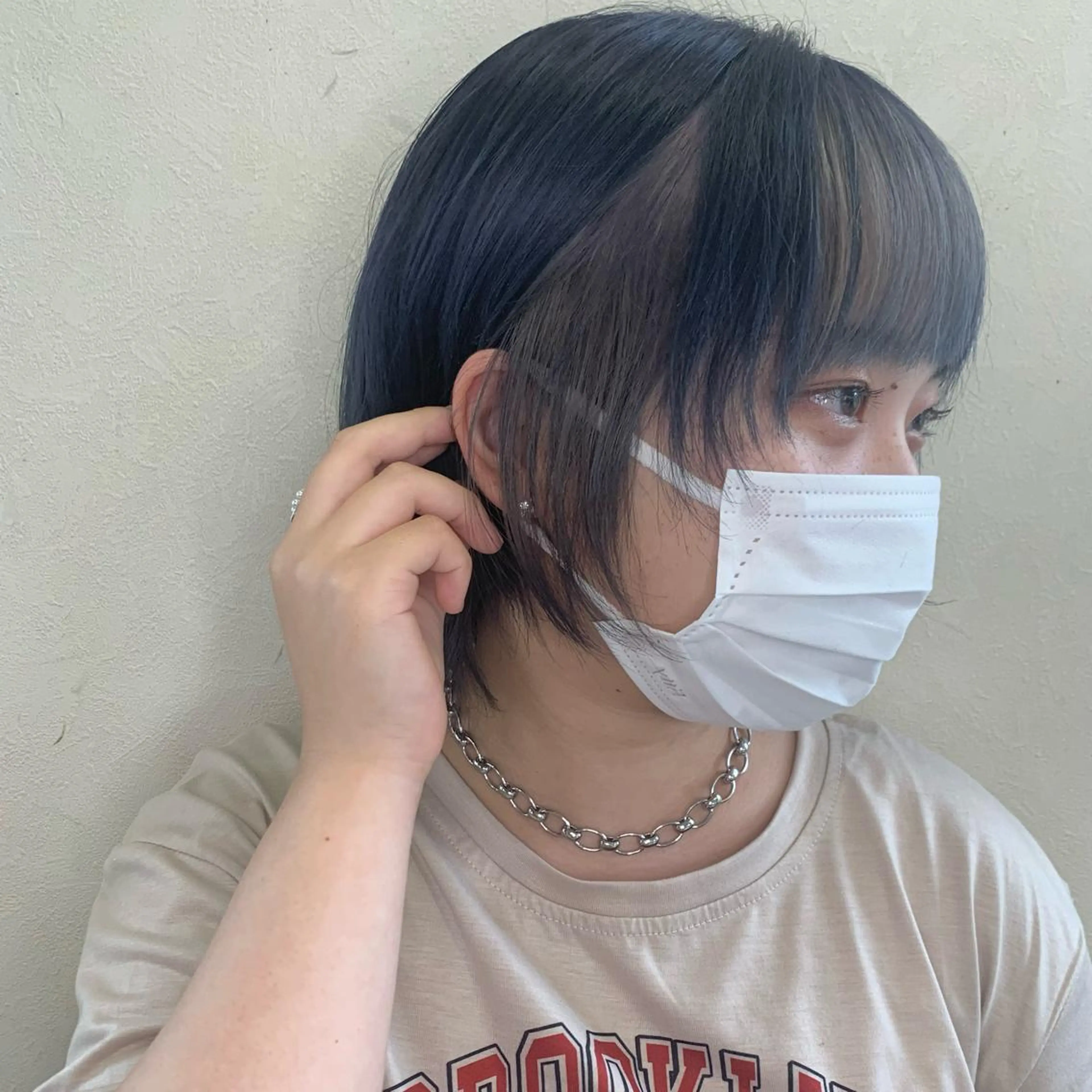ショート カラー ブリーチ ブルーカラー デザインカラー ダブルカラー ハイトーンカラー カット ヘアカラー 佐藤 瑚碧のヘアスタイル