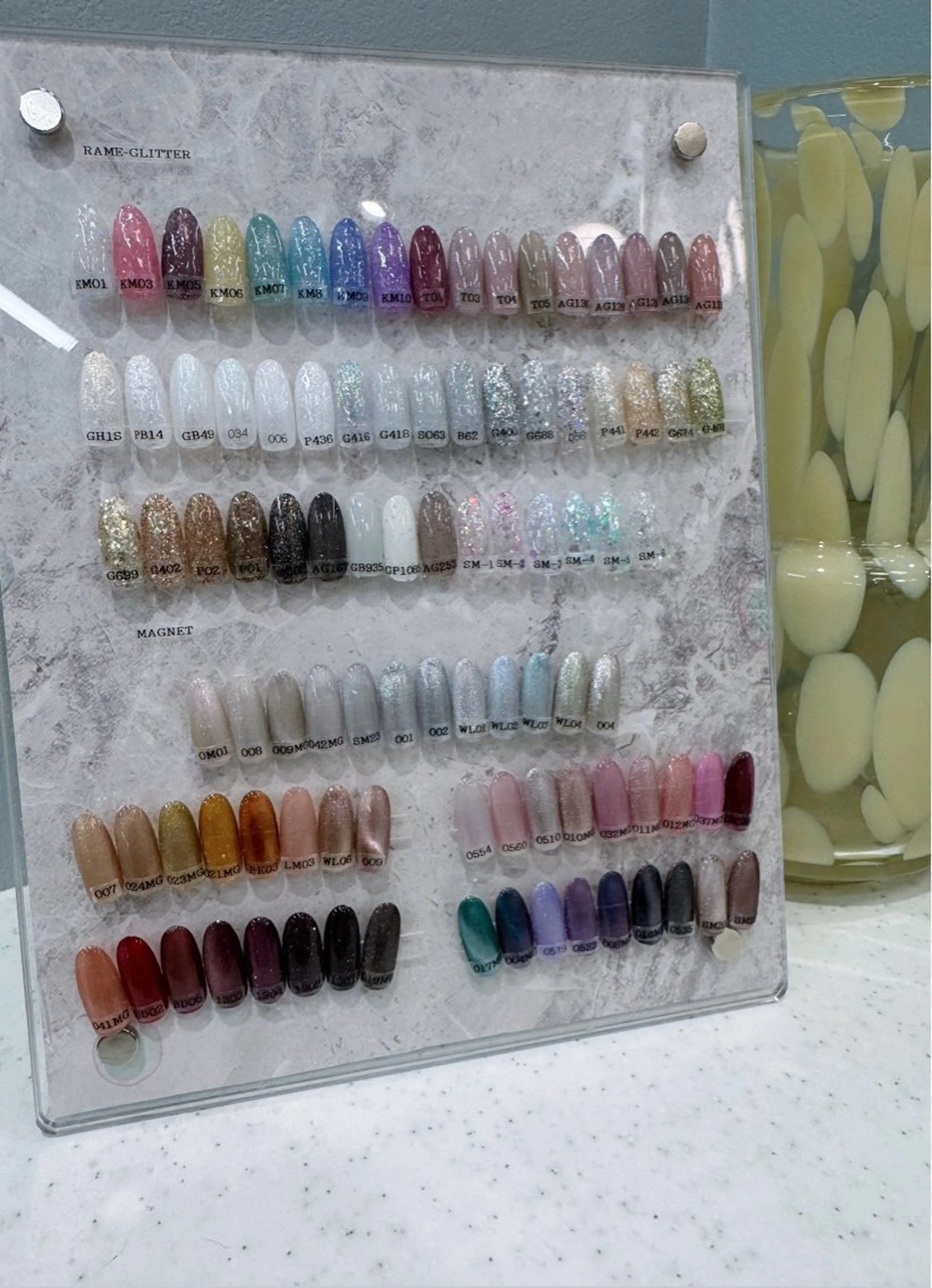 ネイル ラメ(グリッター) ラメグラデーション マグネットネイル ワンカラーネイル よこやま🐩💭 eight nailのネイルデザイン