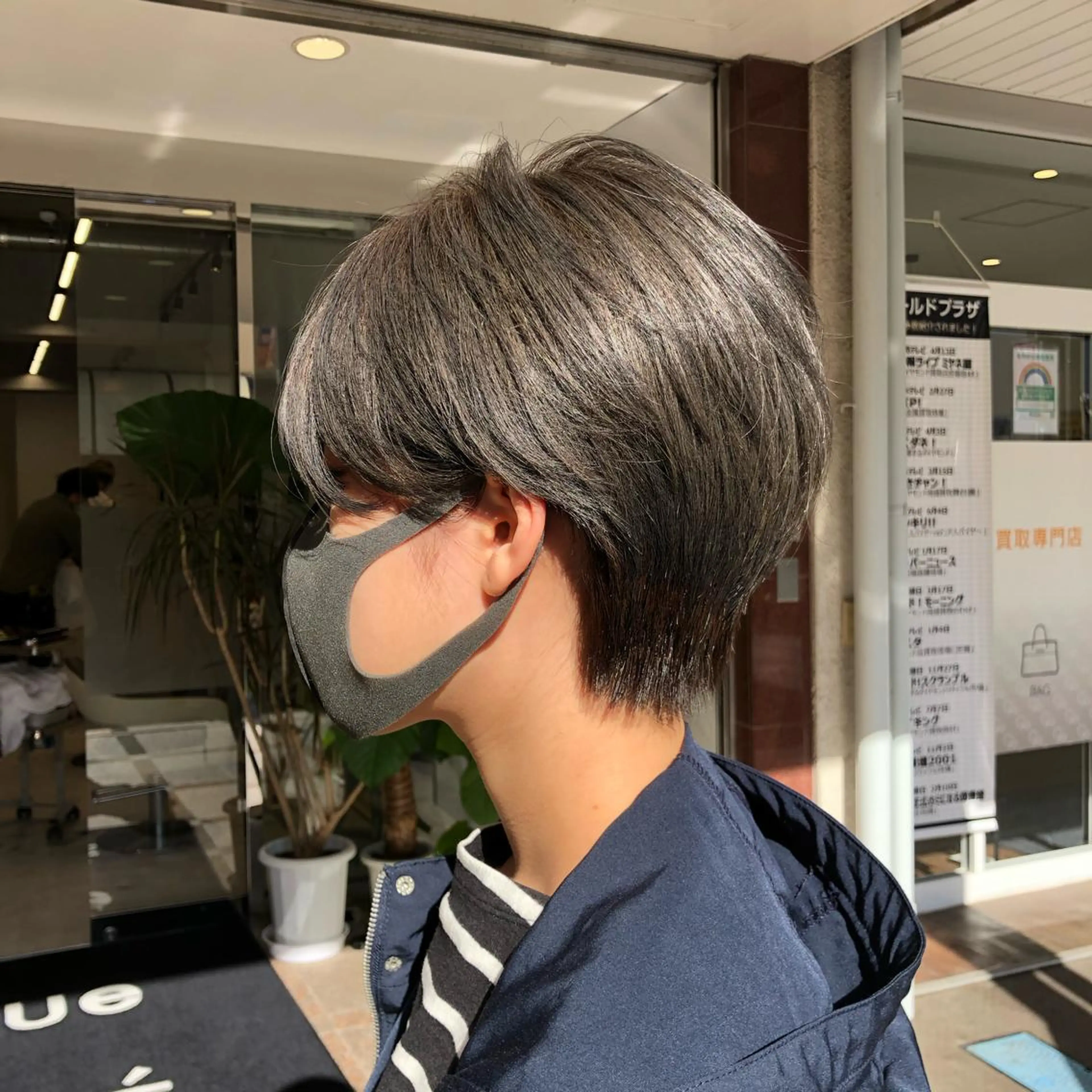 ショート カラー レイヤー/顔まわり カット/地毛風カラーのヘアスタイル