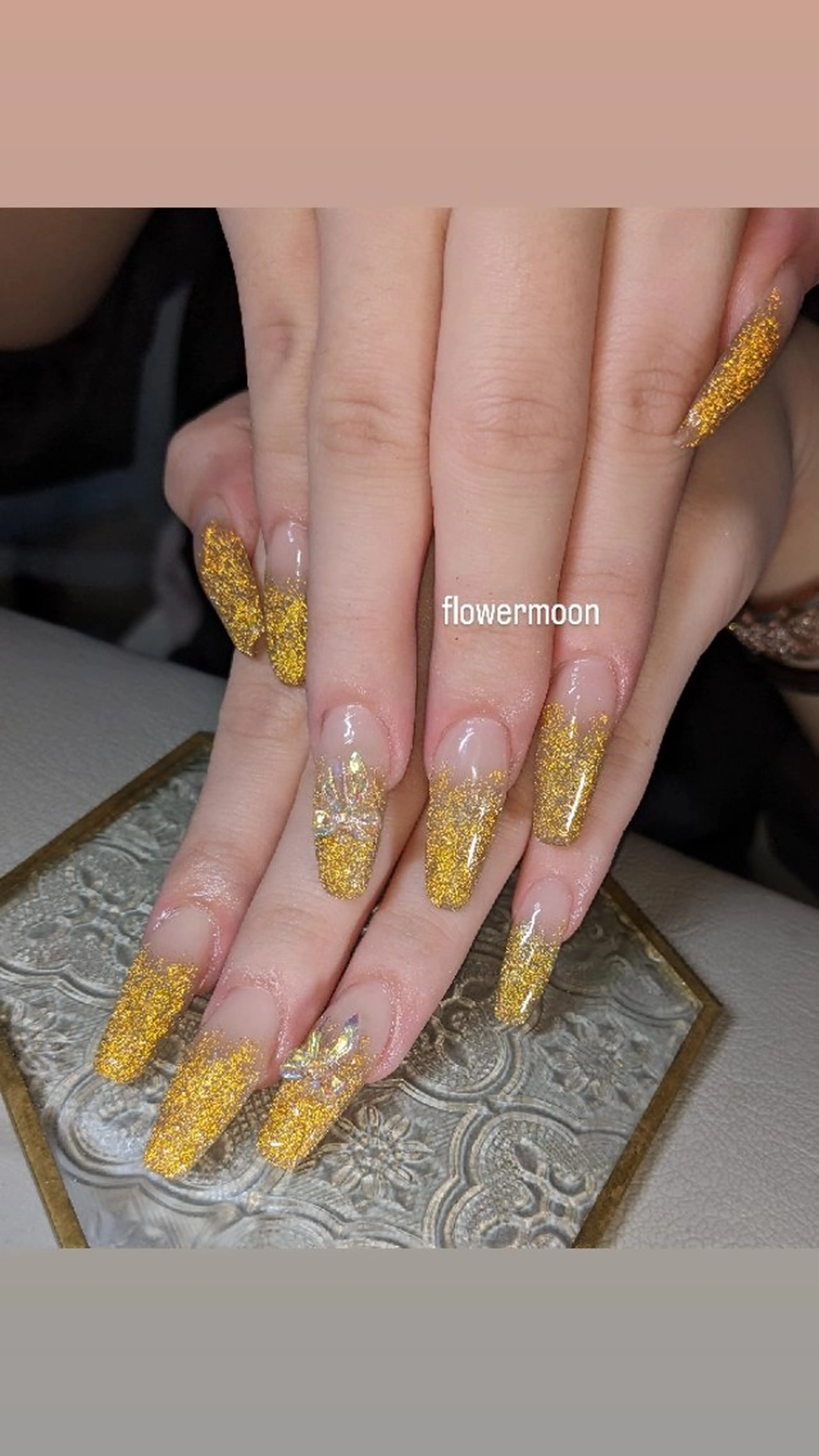 ネイル フラッシュネイル ハンドネイル ハンドケア フラワー ムーンのネイルデザイン