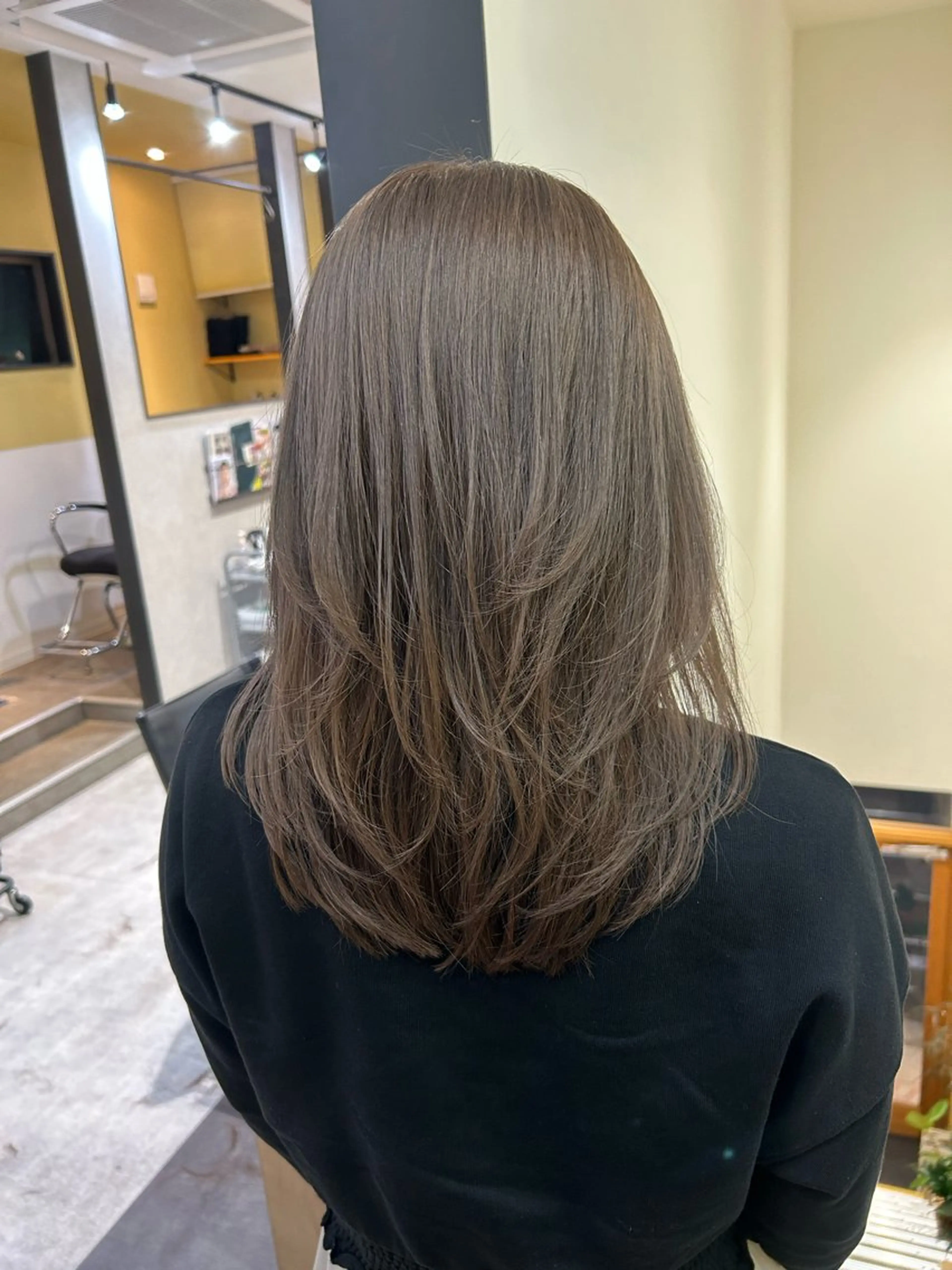 セミロング カラー ブリーチ グレージュ レイヤーカット カット ヘアカラー トリートメント hub hair レイヤー/透明感のヘアスタイル