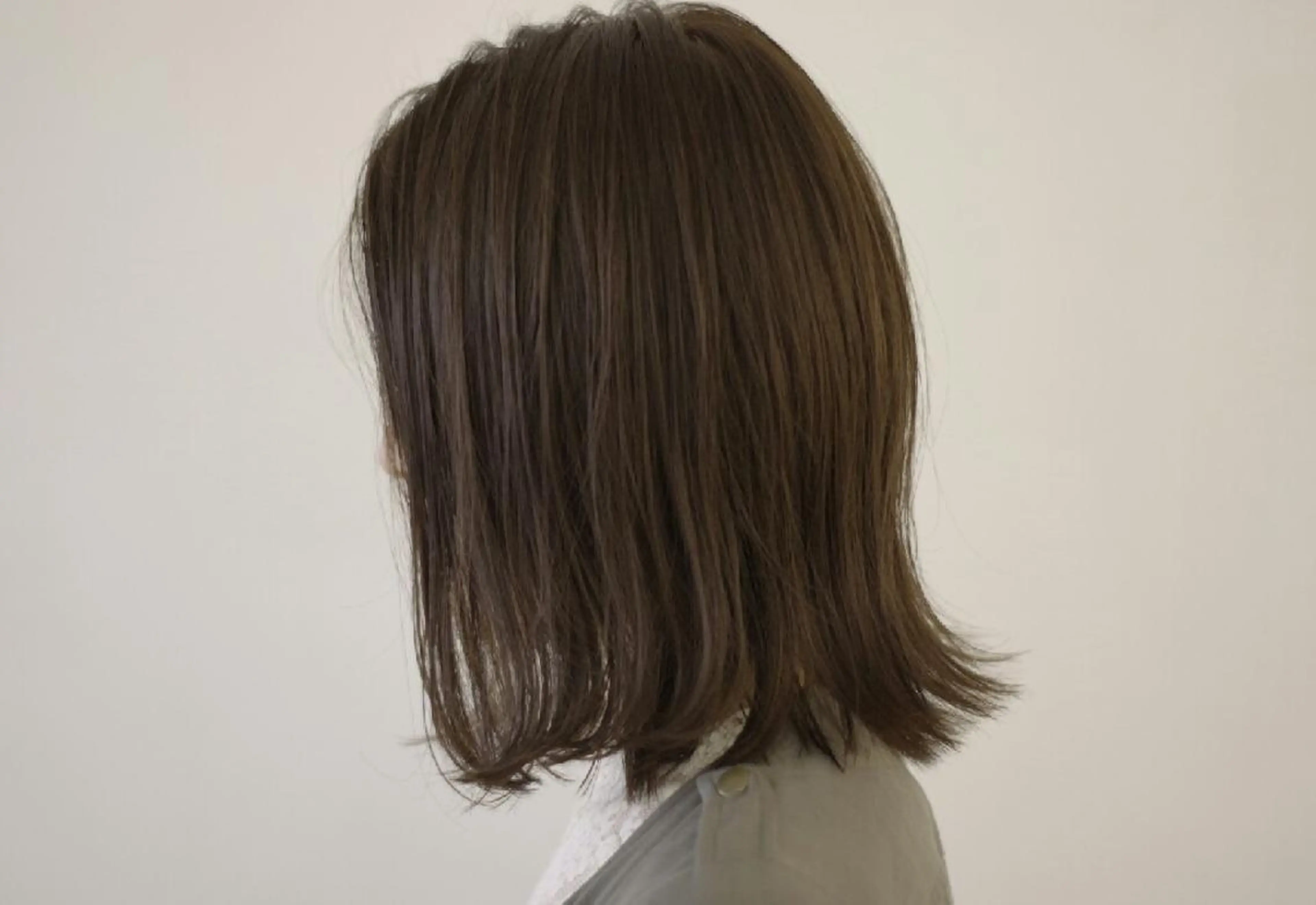 ミディアム カラー 外ハネヘア 川俣 洋仁のヘアスタイル