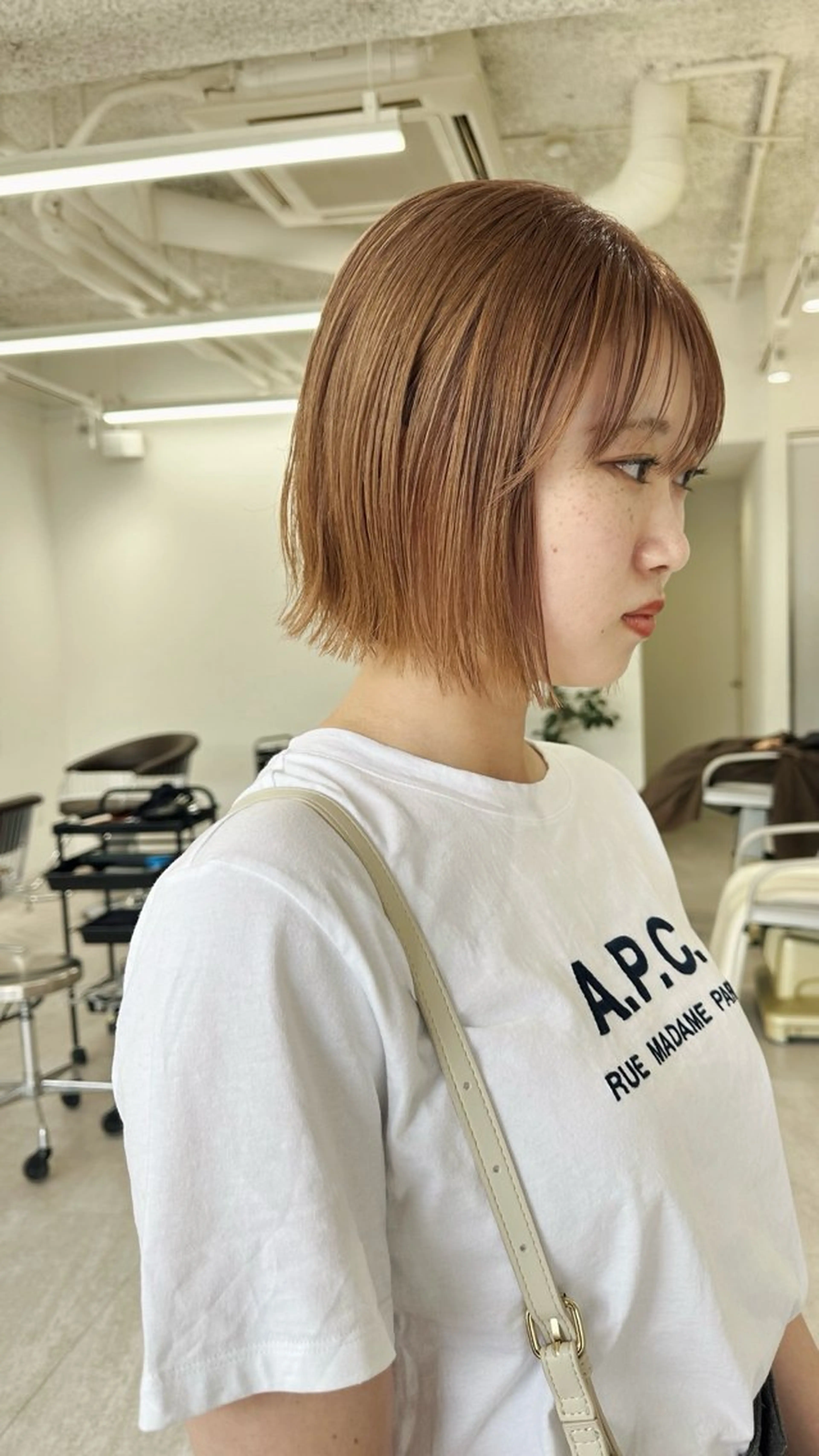 ショート カラー ベージュカラー 黒髪 ブリーチ ボブ 笹田 寛明のヘアスタイル