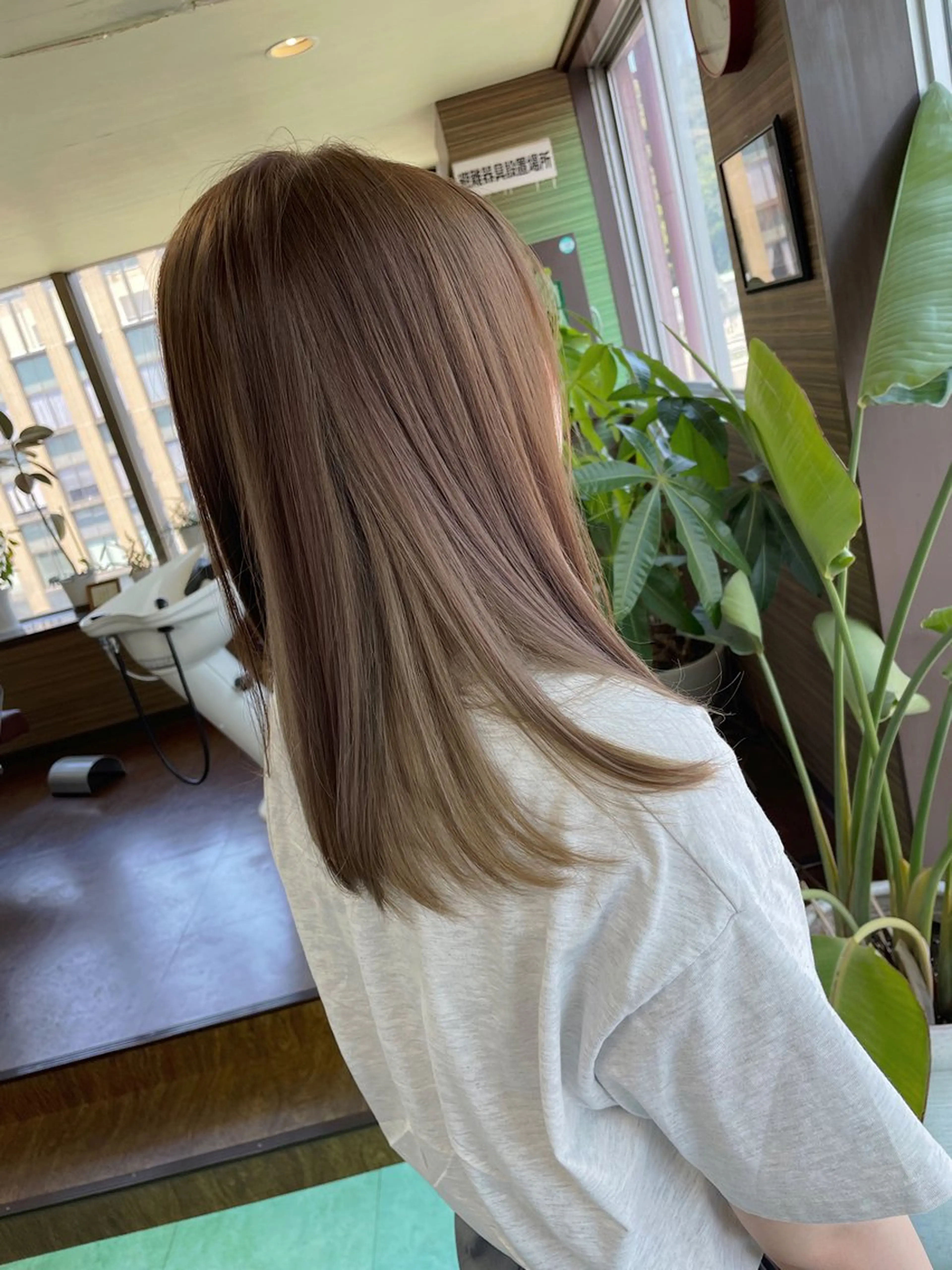 セミロング カラー ベージュカラー インナーカラー ヘアカラー 土居 正季のヘアスタイル