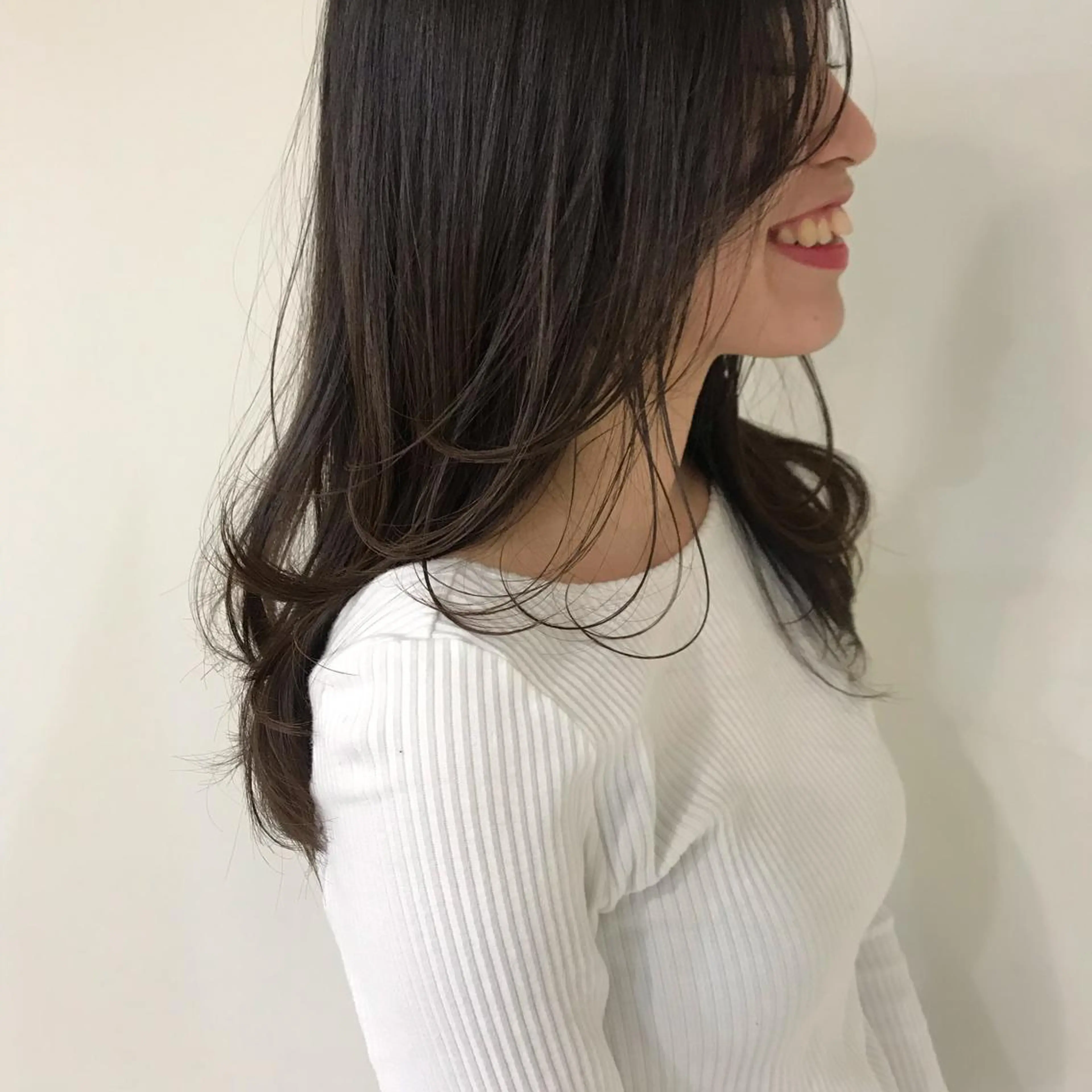 セミロング レイヤーカット 齊藤 桃子のヘアスタイル