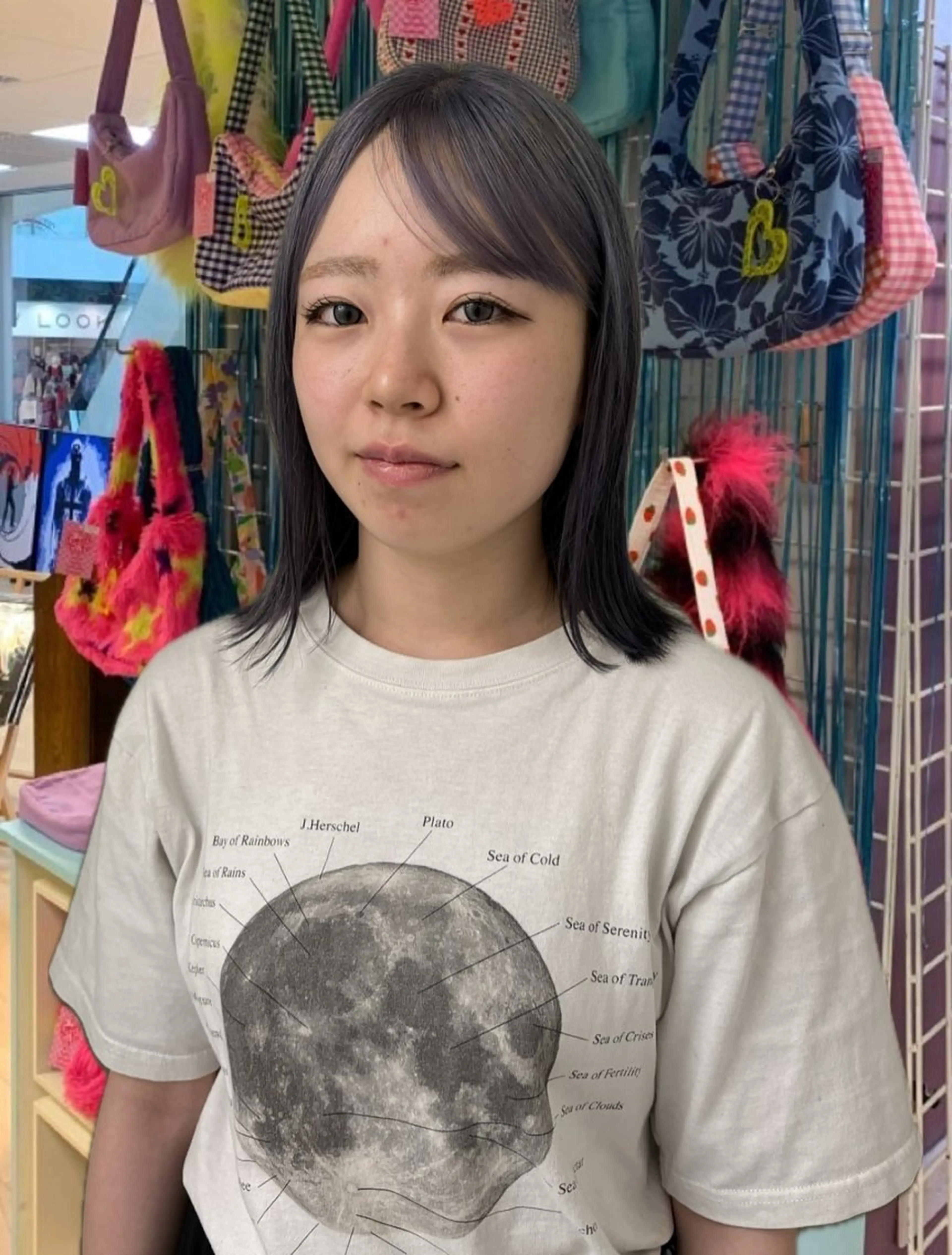 ミディアム ブリーチ/デザイン SAKUのヘアスタイル