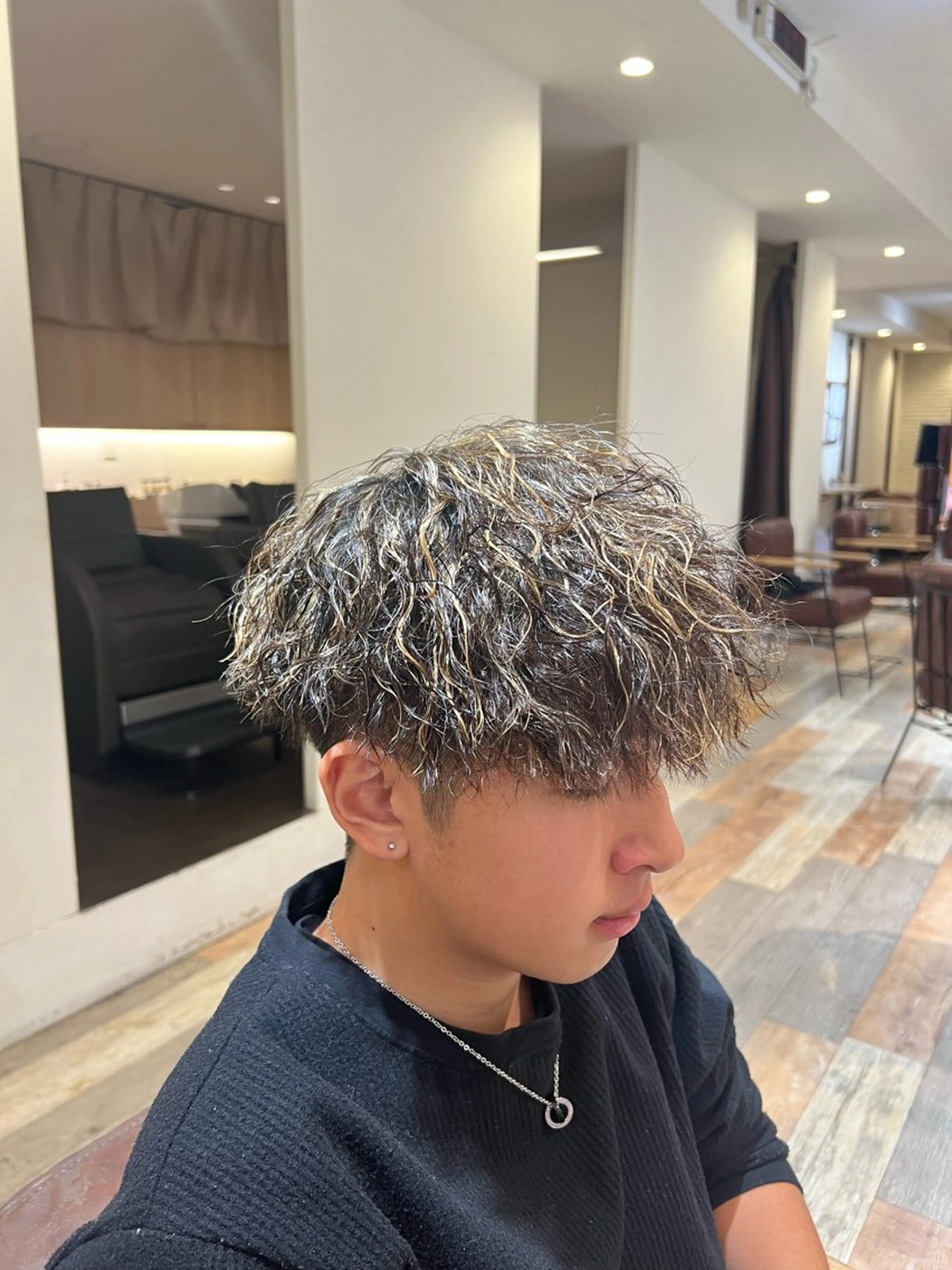 カラー パーマ メンズ メンズメッシュ メンズパーマ ツイストスパイラルパーマ メッシュ スパイラルパーマ 漢眉毛/メンズパーマ /メッシュ/ヒロヤのヘアスタイル