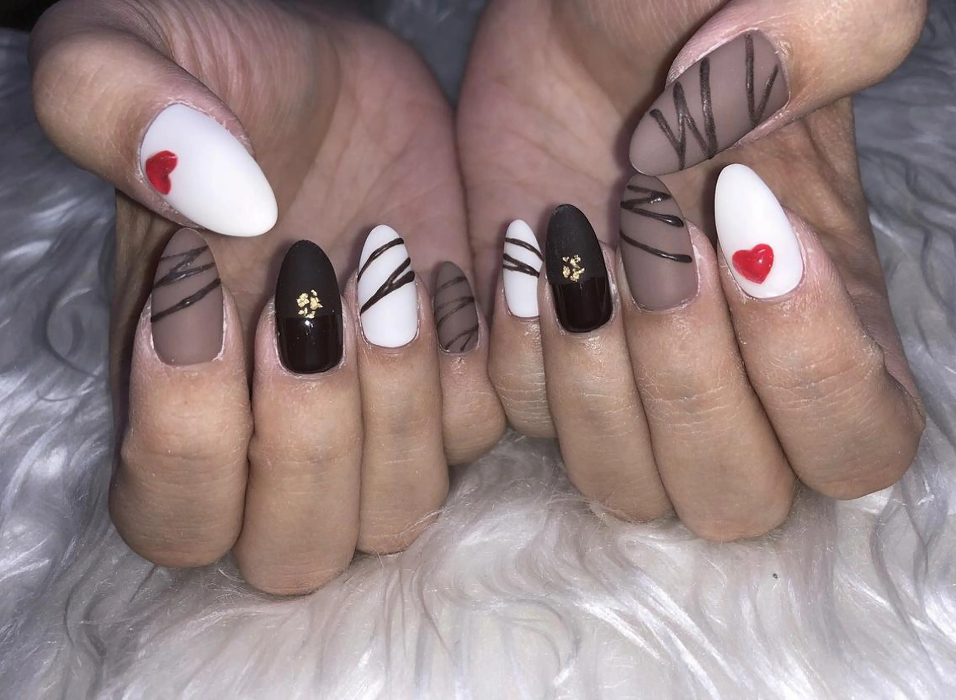 ネイル 持ち込み バレンタイン ハンドネイル パラあり！フィルイン 美フォルムのネイルデザイン