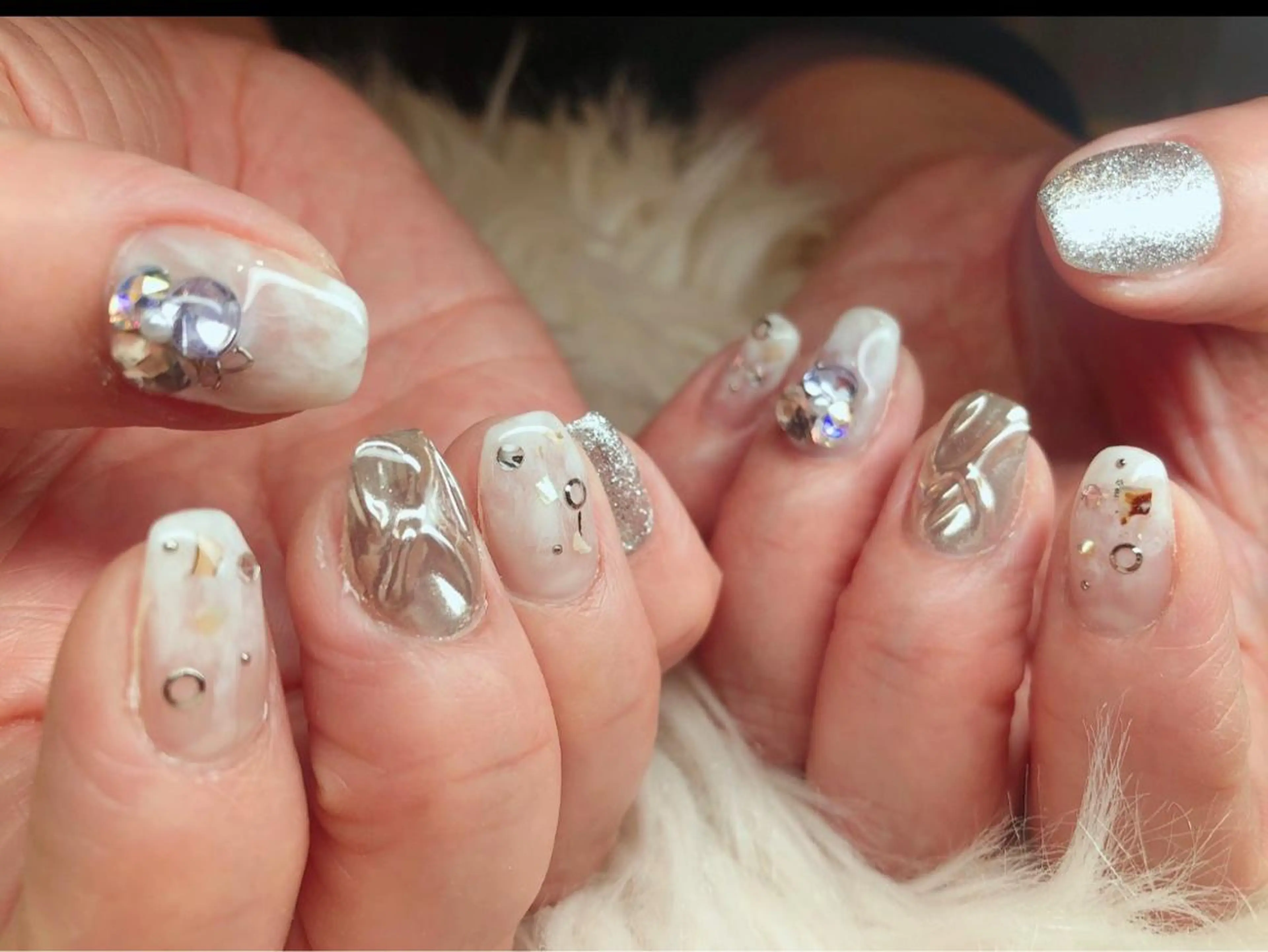 ミディアム ハンドネイル ティーエヌ 金山駅東口店のネイルデザイン