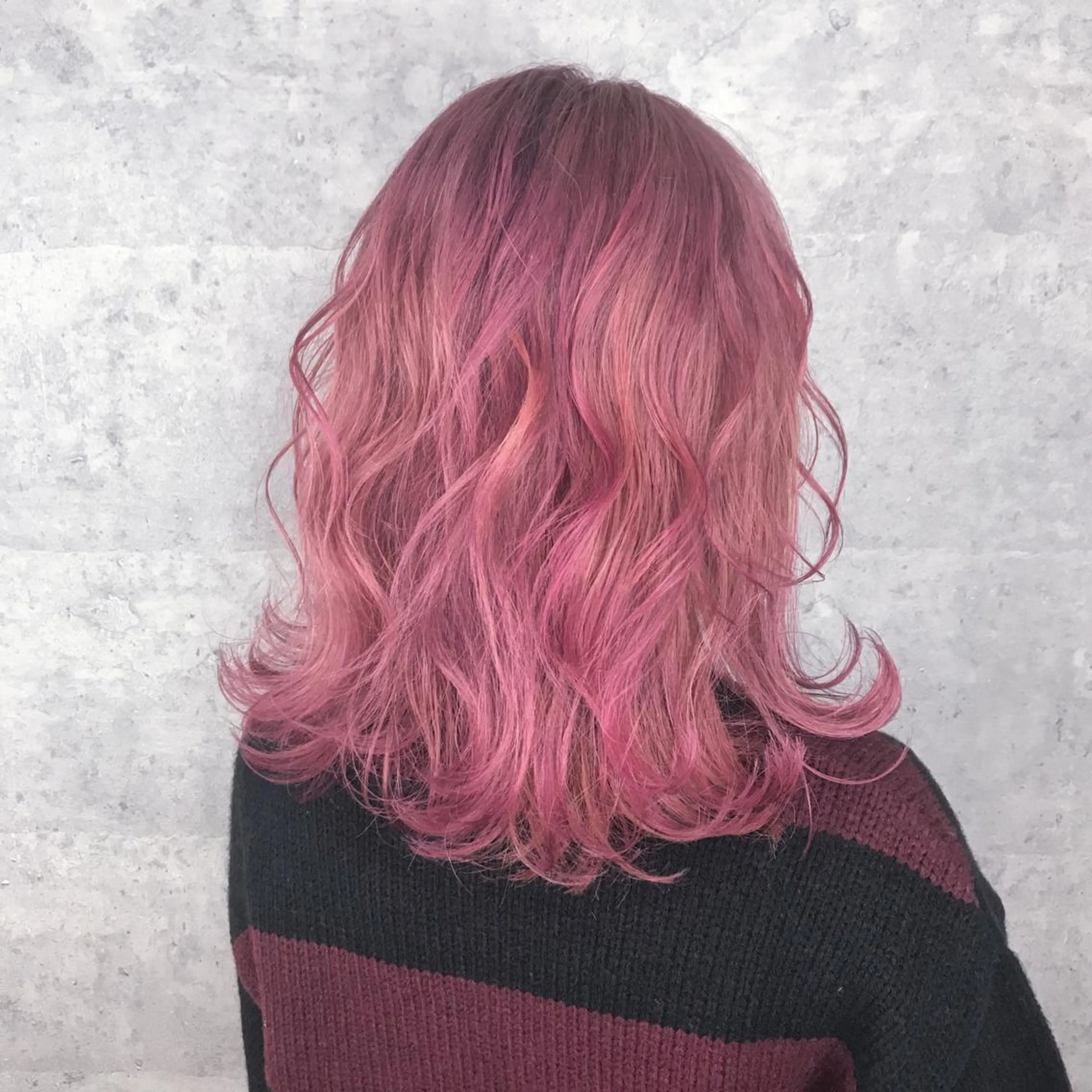 ミディアム _WHITE 天王寺のヘアスタイル